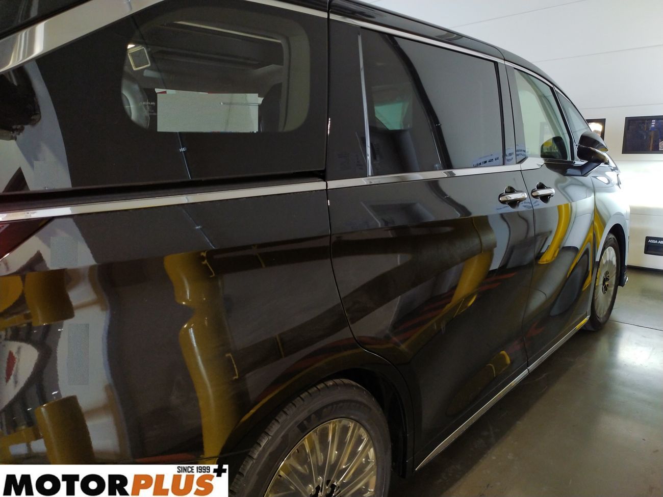 Lexus LM 350h Hybrid 4 Seater 2025 - Ready Stock! Export-only price