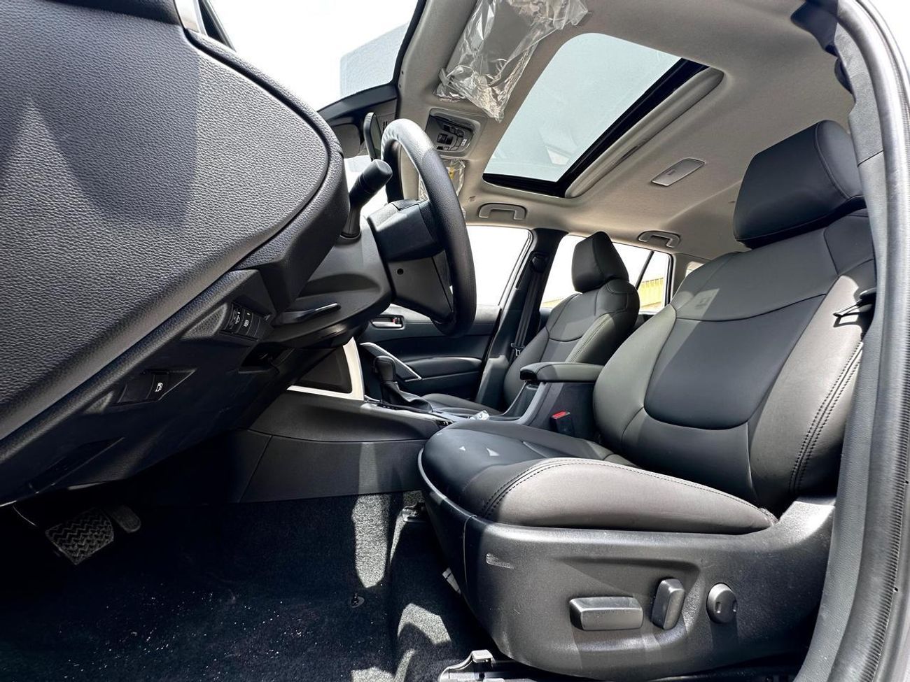 Toyota Corolla Cross TOYOTA COROLLA CROSS LUXURY EDITION 2025 (COLOR AVAILABILITY : WHITE, BLACK, GREY, SILVER)