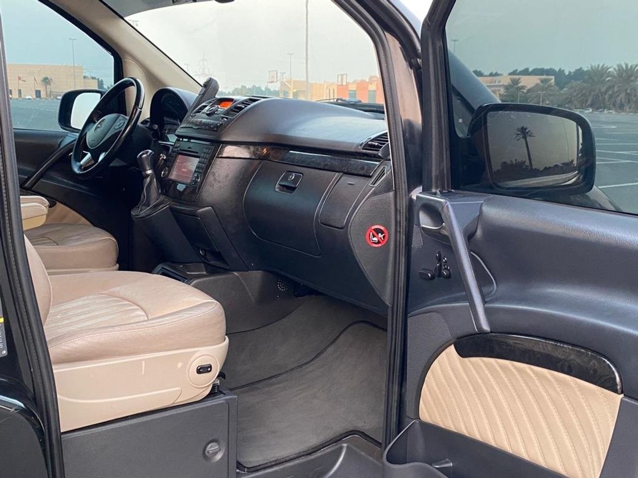 Mercedes-Benz Viano MERCEDES VIANO 2015 GCC V6 3.5L PERFECT CONDITION - ACCIDENT FREE
