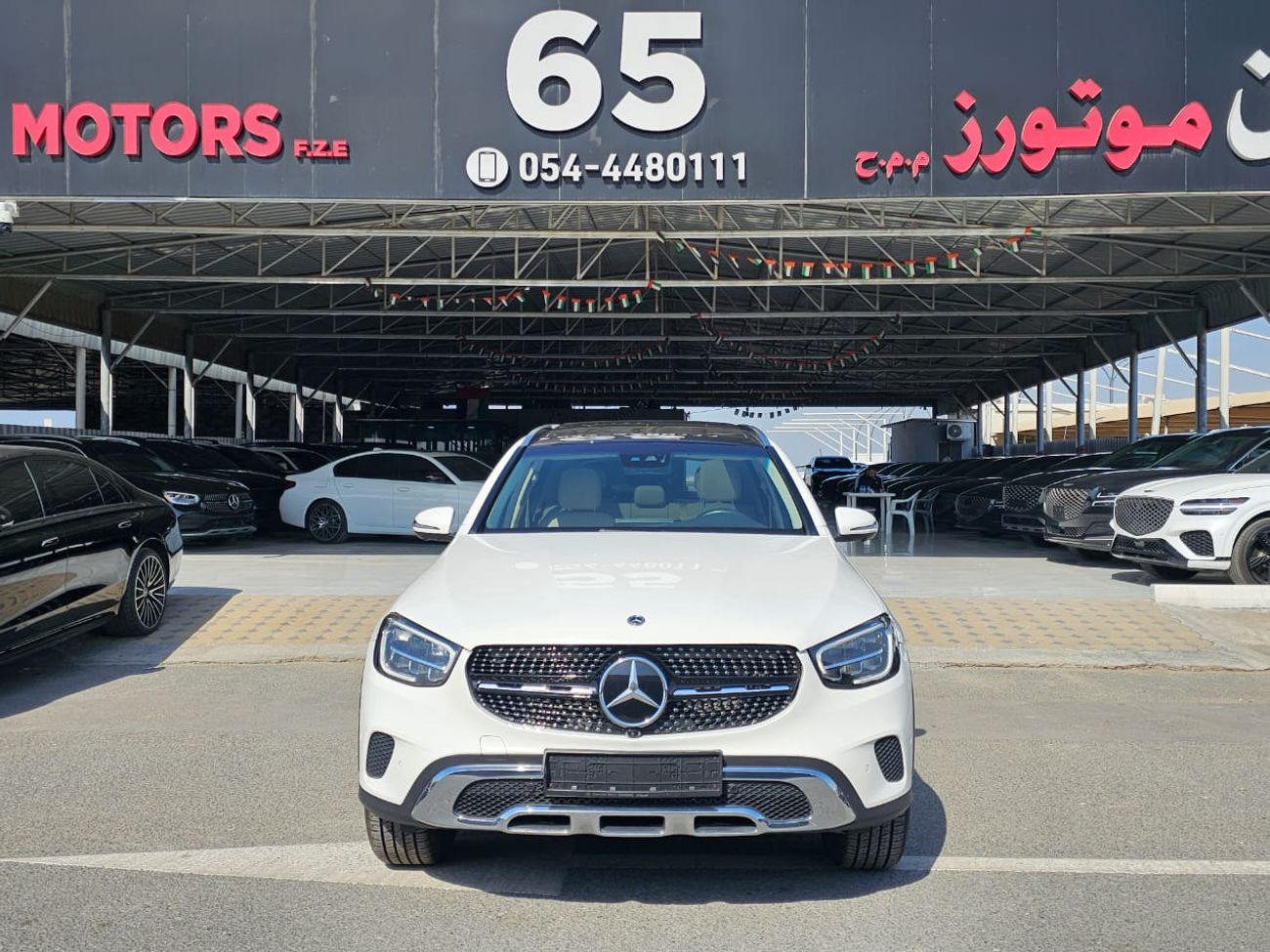 مرسيدس بنز GLC 300 4MATIC 2.0L