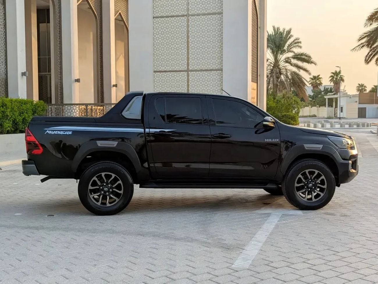 تويوتا هيلوكس Facelifted Adventure GCC Specs
