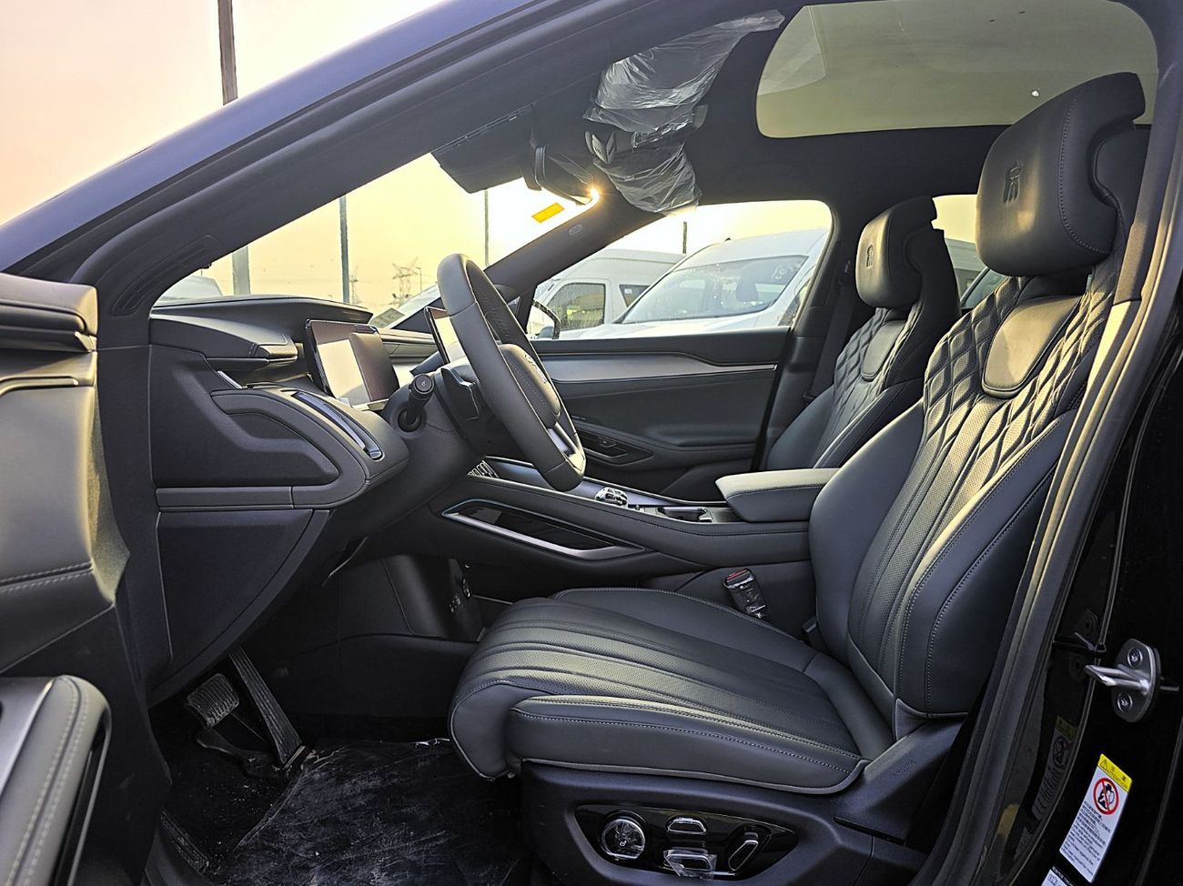 BYD Song L BYD Song L EV FULL OPTION 662 K.M RANG With radar Black Color 2025 Model