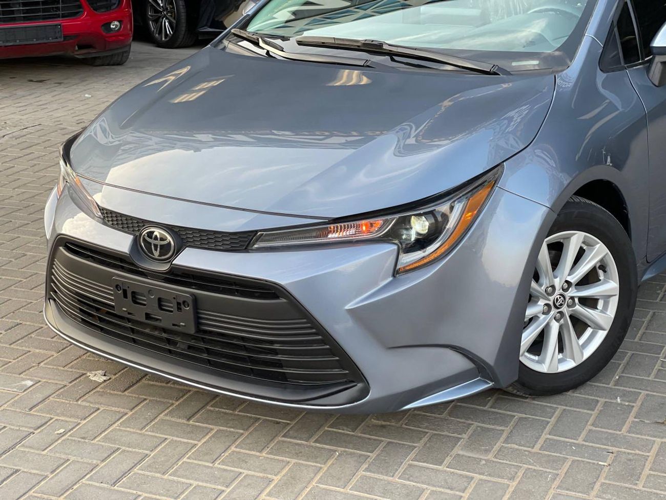 Toyota Corolla SE 2.0L LE / 2.0L V4 / LOW MILAGE / RADAR / ROAD ASSIST / BLIND SPOT / IN PERFECT CONDITION