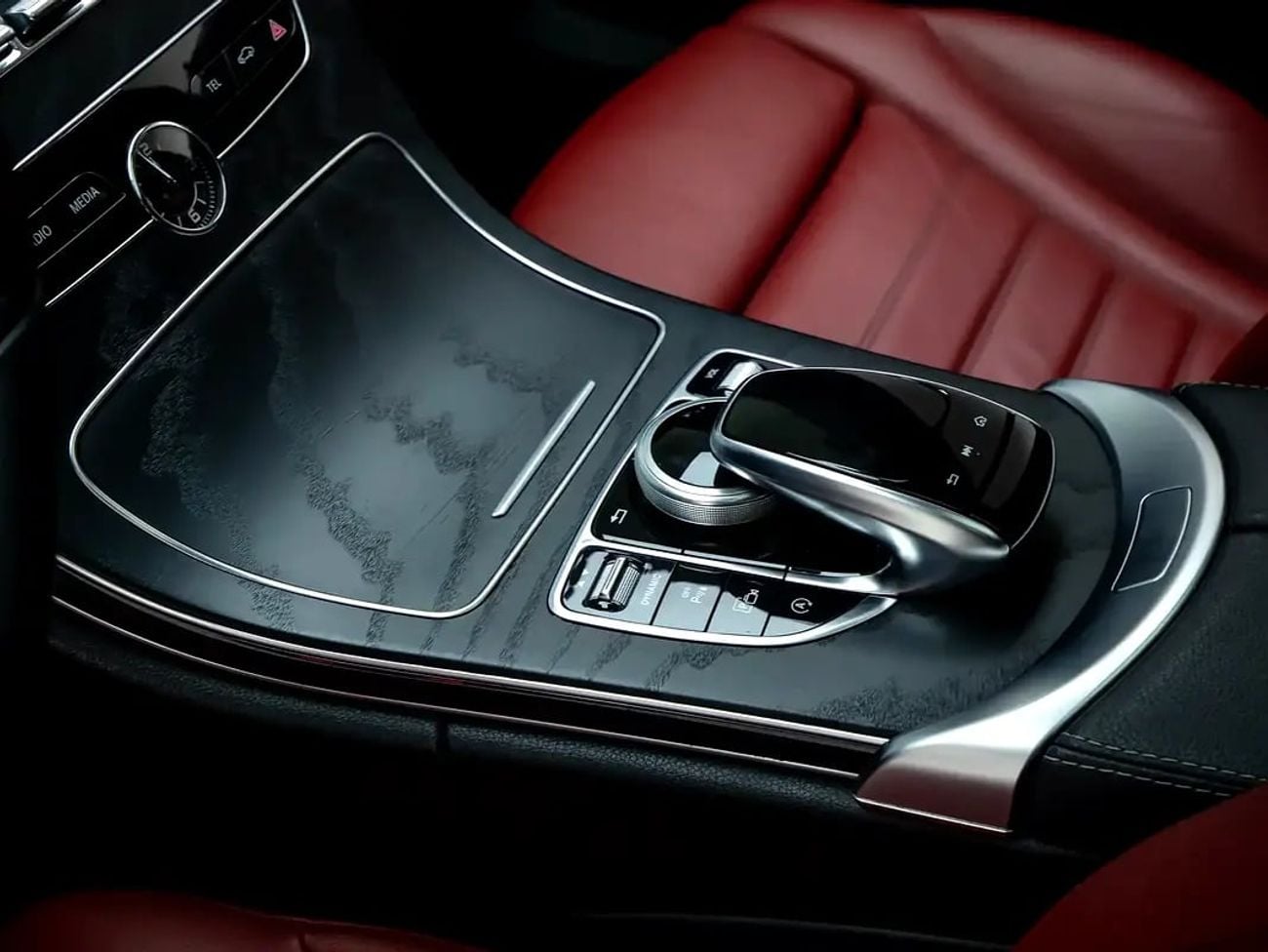 Mercedes Benz C200 C200 | GCC Specification | Silver Exterior | Luxury Sedan