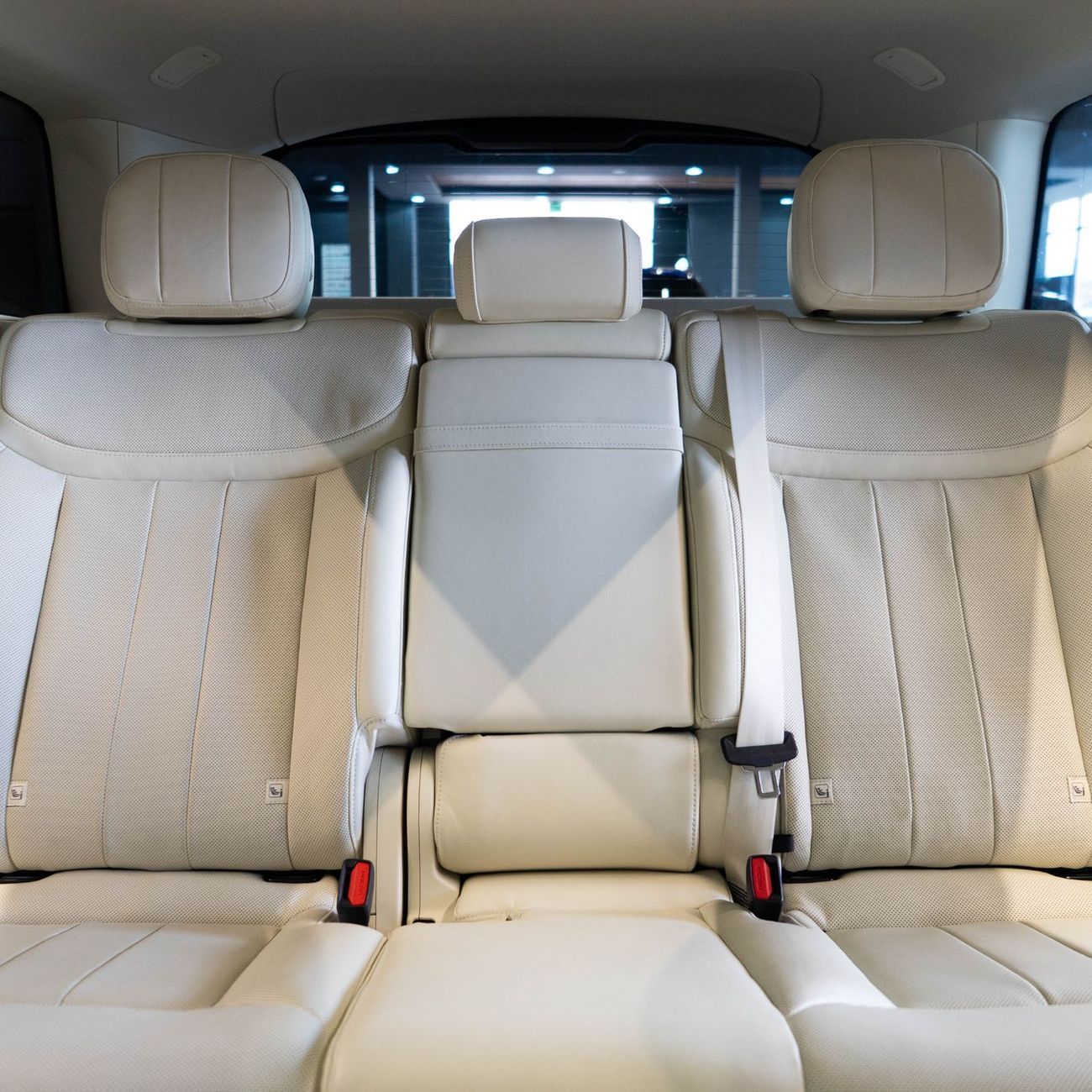 Land Rover Range Rover SE P400 AED 6,324 P.M • 0% Downpayment • Range Rover SE P400 • Agency Warranty