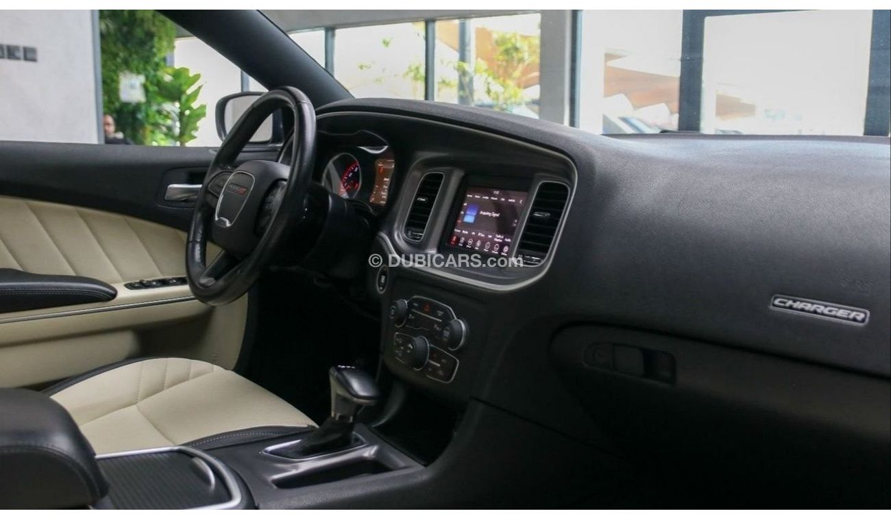 Dodge Charger 3.6L SXT (Base)