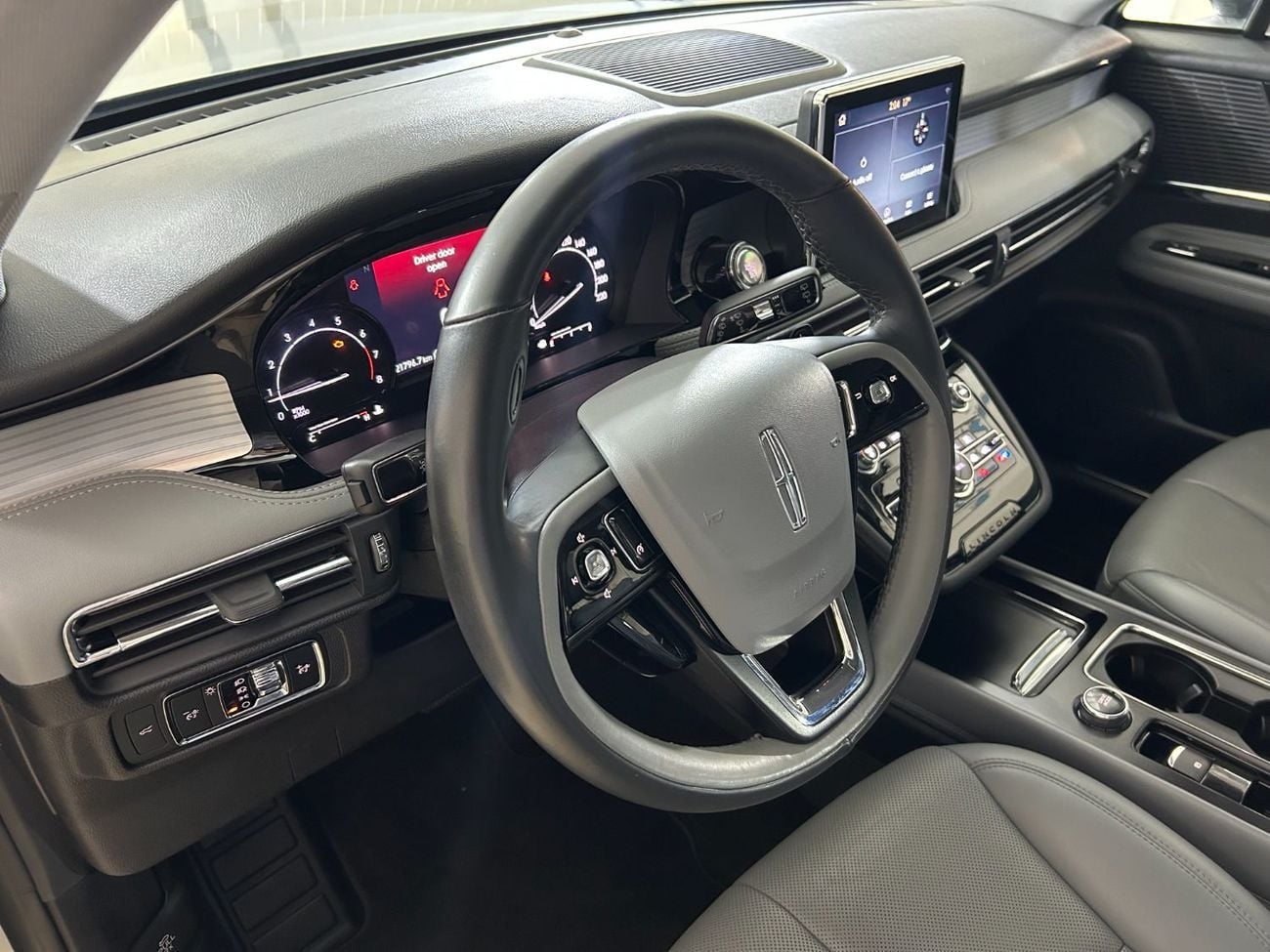 Lincoln Corsair Reserve 2.0L COR222 /FREE Insurance + Registration / AL TAYER MOTORS AL QOUZ SHOWROOM