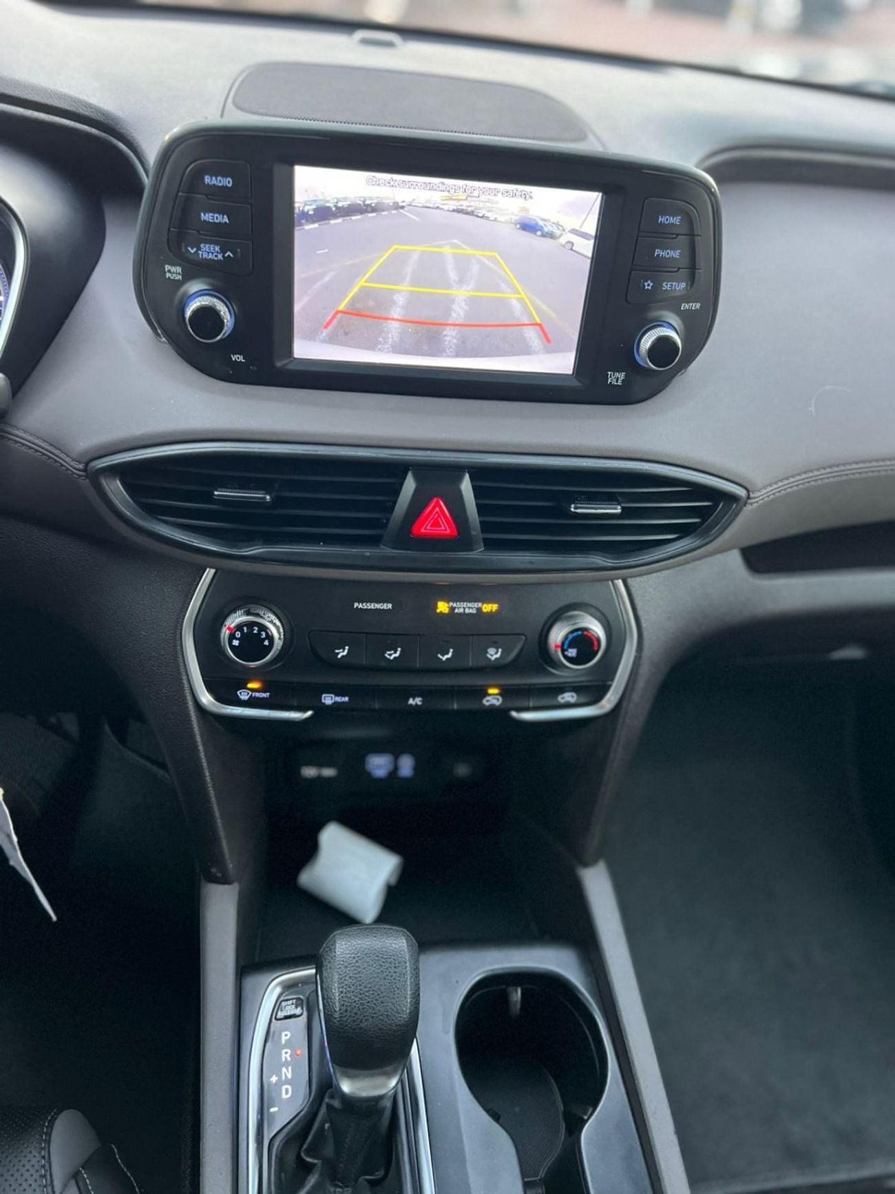 Hyundai Santa Fe STD (NON GCC) 2019 Hyndai Santafe MidOption+ - 2.4L V4 - 4x4 AWD - Rear Camera - Leather Seat  5