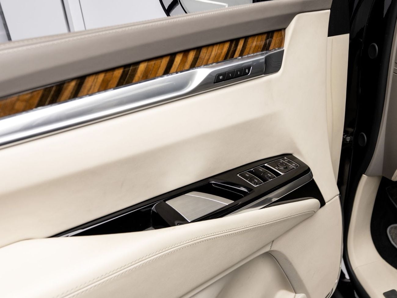 Cadillac Escalade 2025 Cadillac Escalade Black Edition, 6.2 Supercharged V8, AWD, 682bhp, 10 Speed Automatic