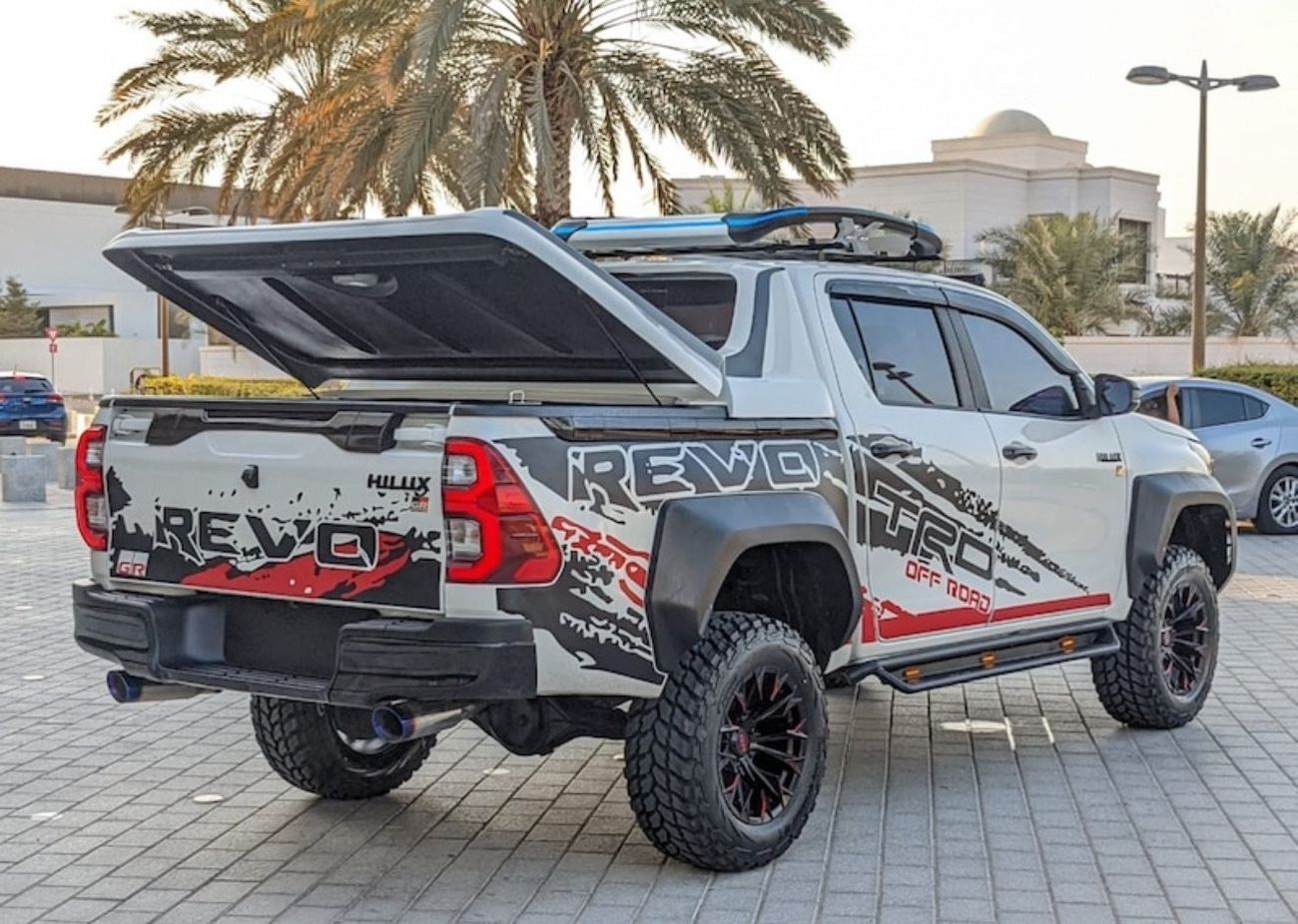 تويوتا هيلوكس TOYOTA HILUX FACELIFTED 2025 GR SPORT OFF-ROAD V4 GCC IN EXCELLENT CONDITION