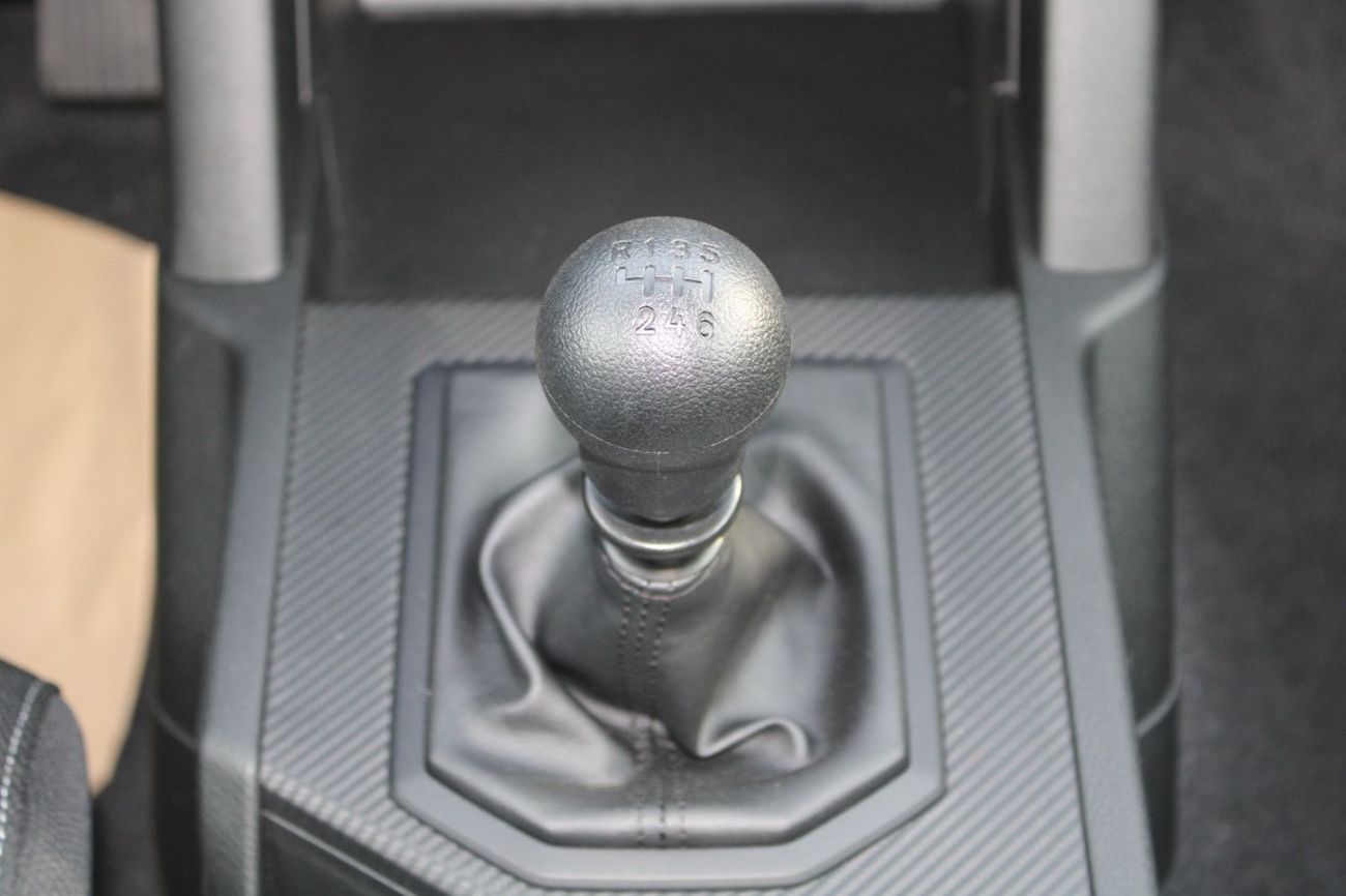 Mitsubishi L200 MITISUBISHI L200 2.4L DIESEL DOUBLE CAB 4WD GLS MANUAL