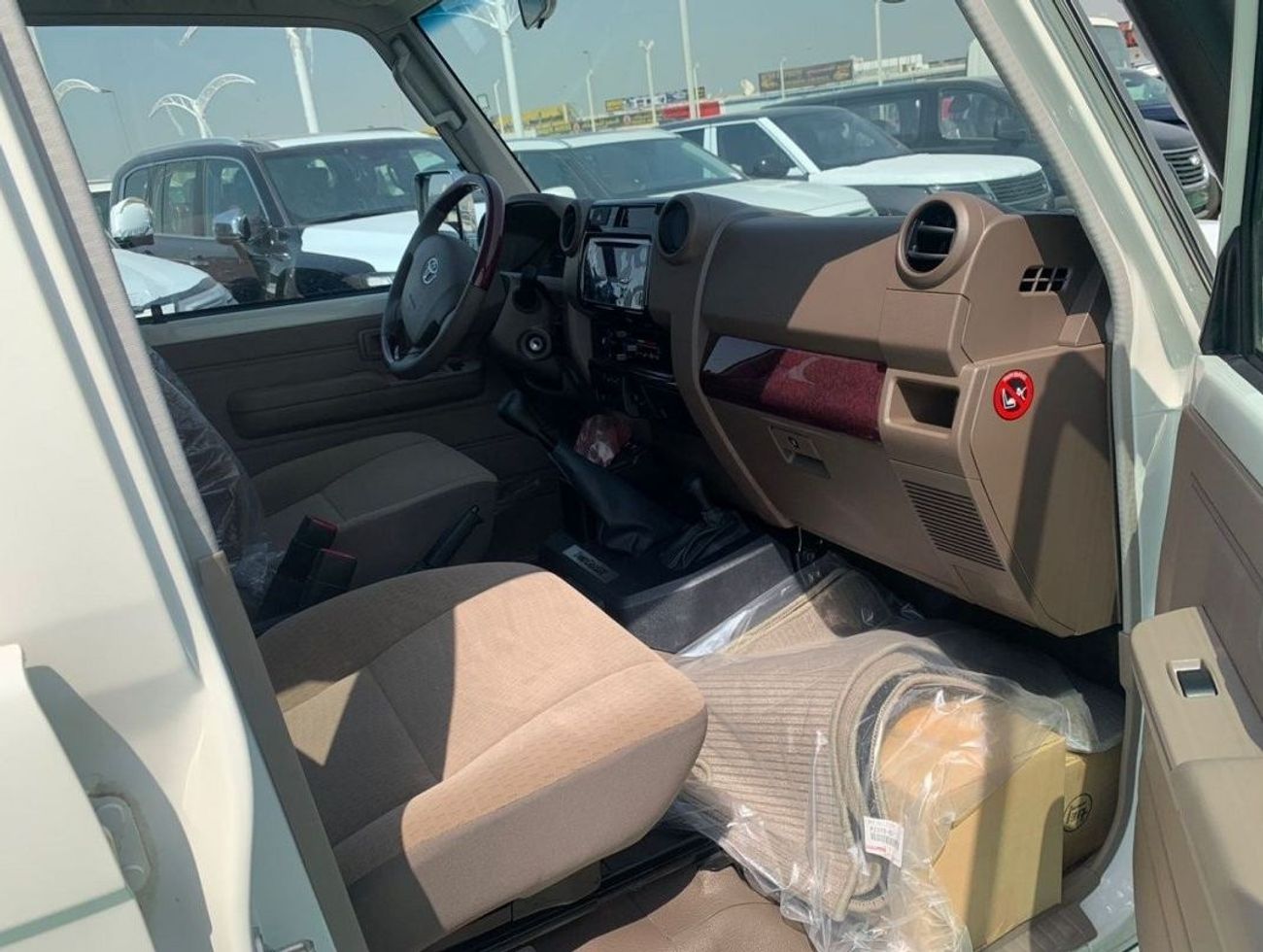 تويوتا لاند كروزر بيك آب 2023 Toyota Land Cruiser Pickup 4.5L V8 Diesel with difflock Manual Zero KM