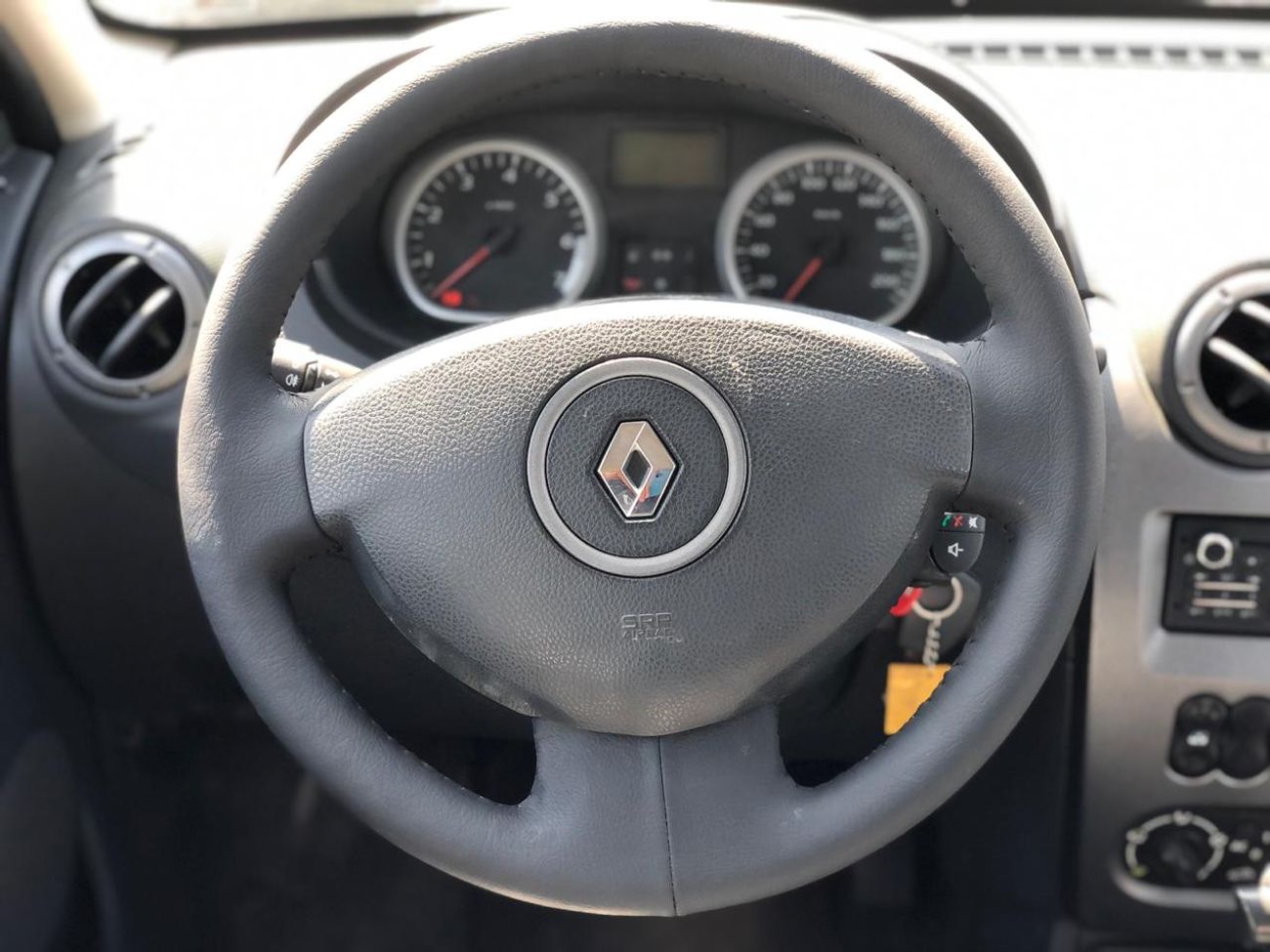 Renault Duster 2.0L, 16" Tyre, Roof Rail, Front Door Speakers, MP3, CD-Player, Bluetooth, LOT-3289