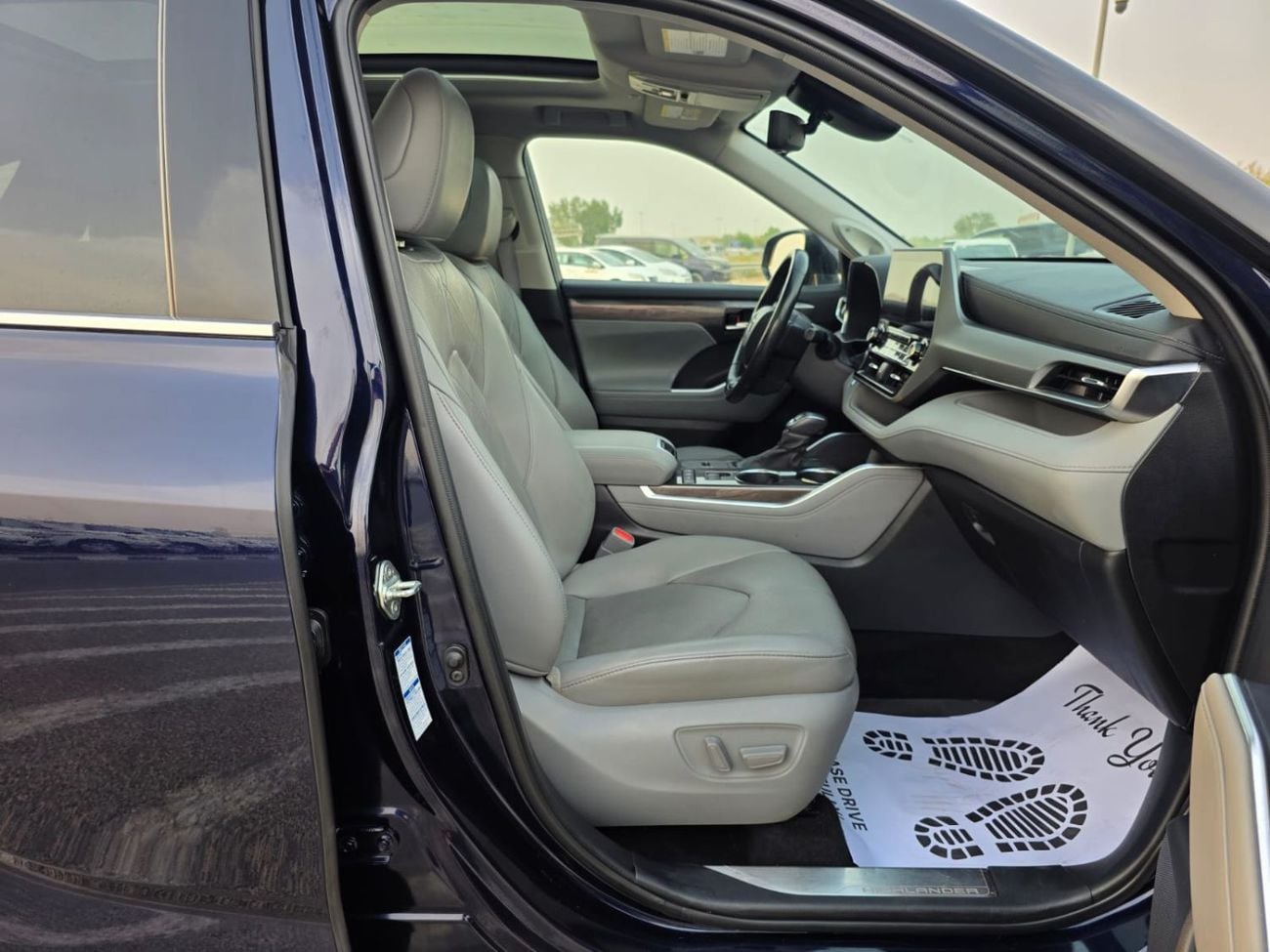 تويوتا هايلاندر Panoramic Roof , 360 camera and Parking sensors