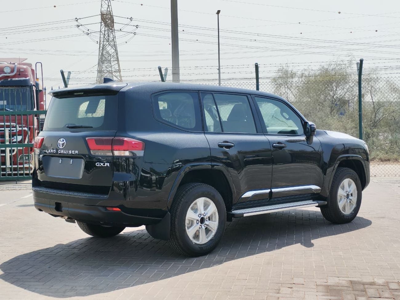 تويوتا لاند كروزر 2025 Toyota Land Cruiser LC300 GXR with Sunroof 4.0L V6 Petrol A/T 4WD Export Only