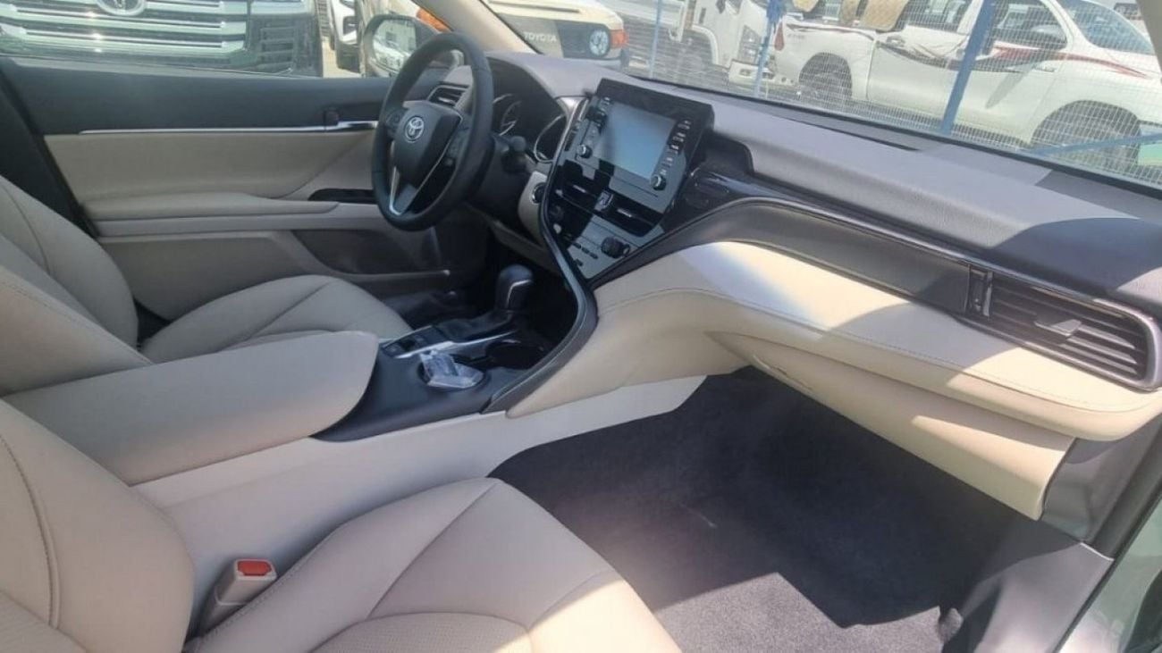 Toyota Camry 2.5 GLI  WITH SUN ROOF LEAATHER SEATS  SCREEN CAMERA