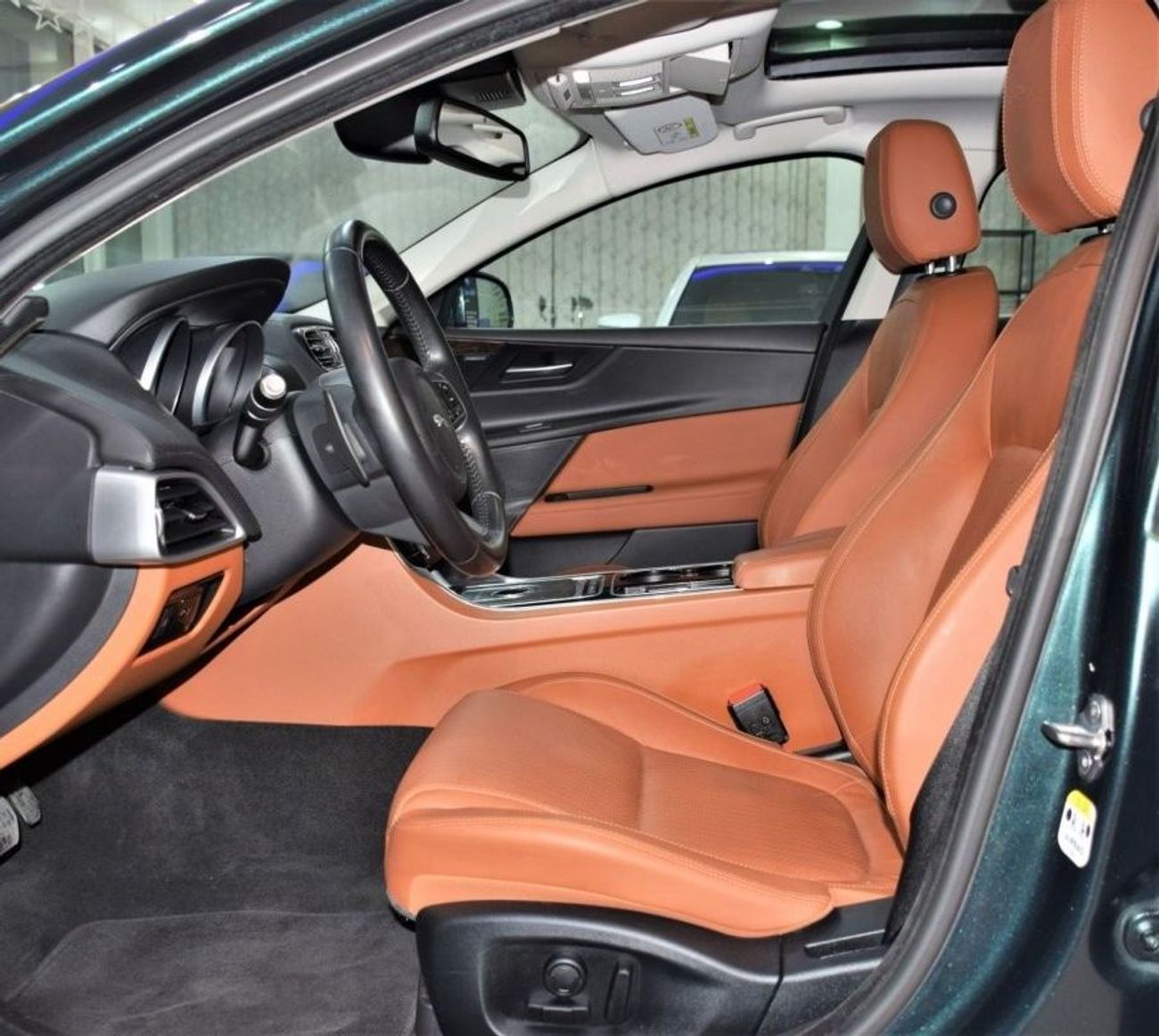 جاكوار XE ORIGINAL PAINT ( صبغ وكاله ) Jaguar XE 25t 2016 Model! GCC Specs