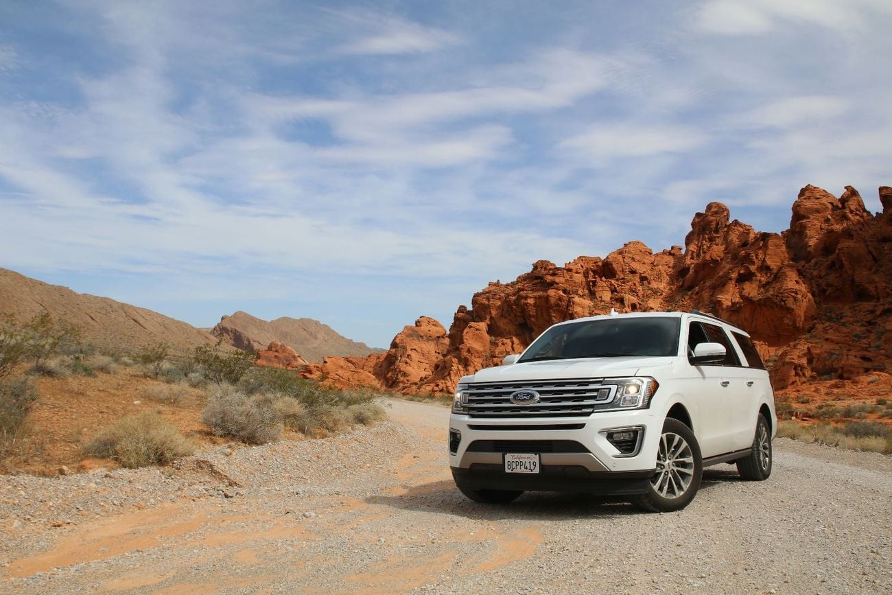 أبارث 500C Key Features & Options: - Panoramic sunroof - 360-degree camera with parking sensors - Adaptive crui