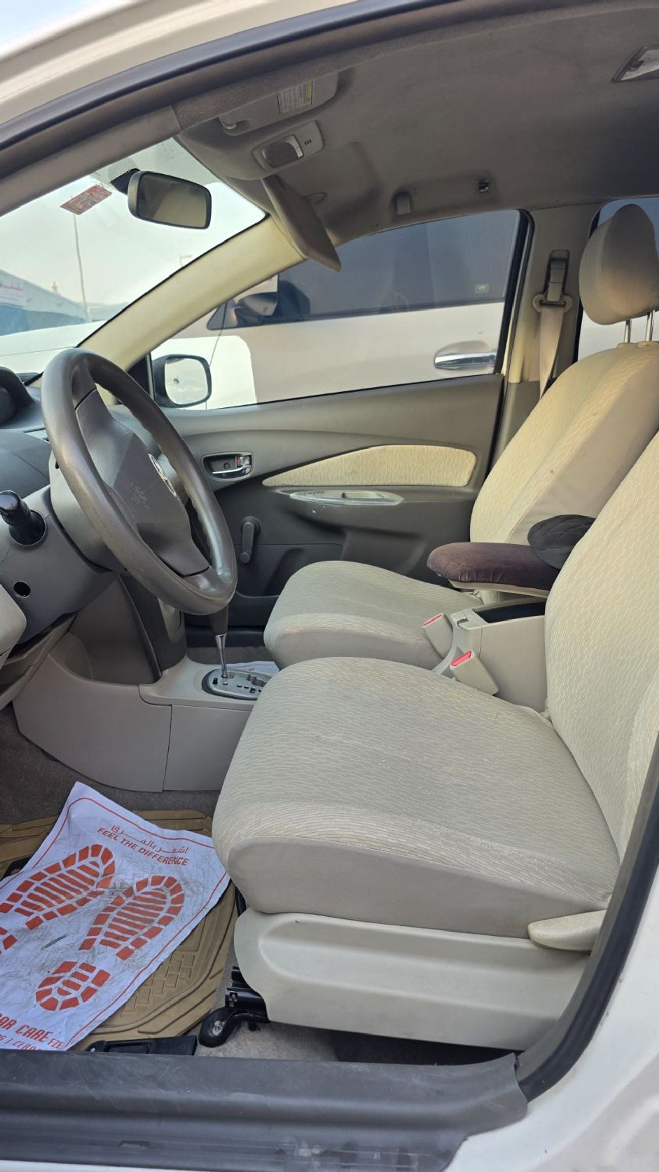Toyota Yaris BASE