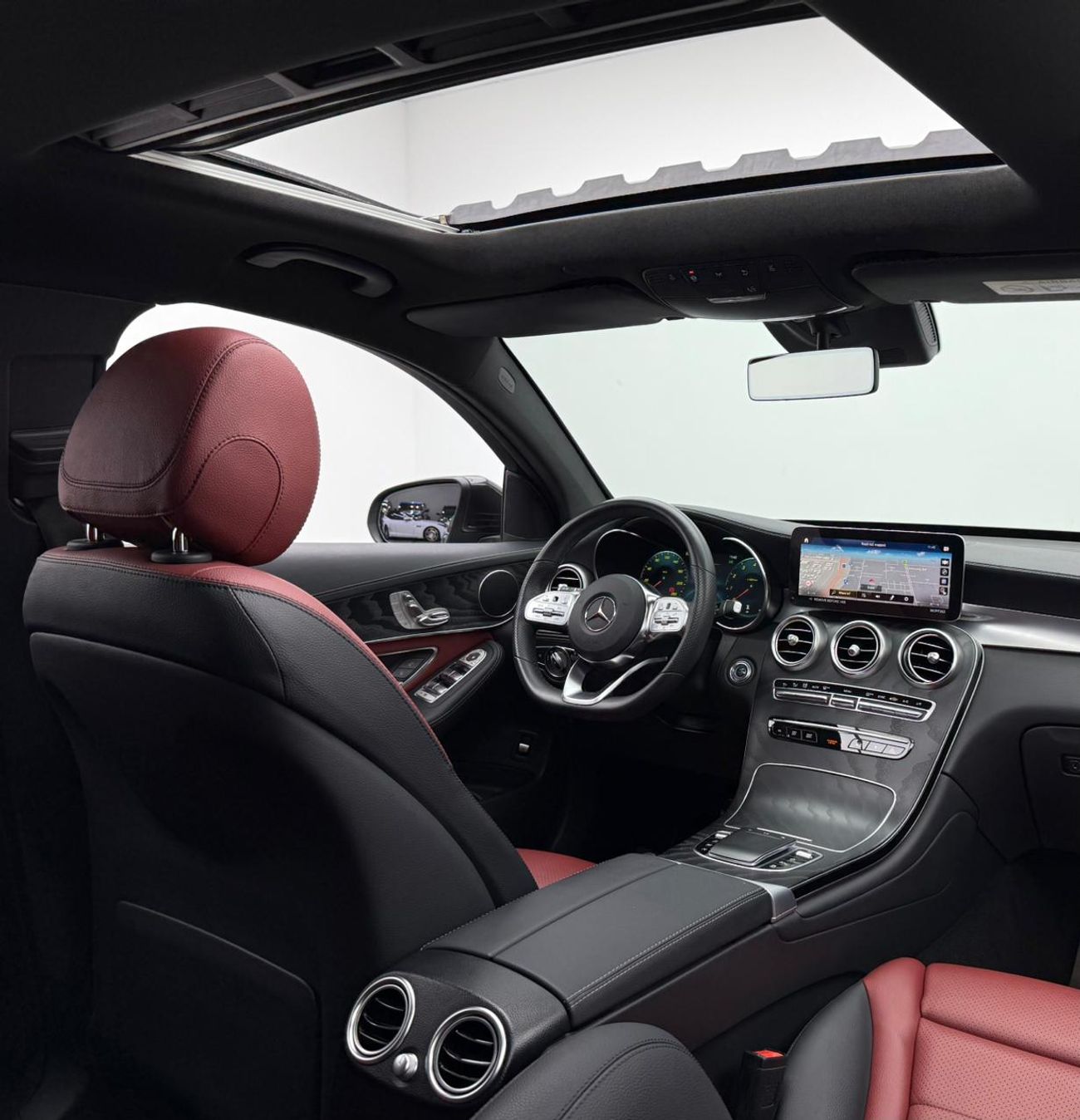 مرسيدس بنز GLC 200 4Matic 2022 Mercedes Benz GLC200 4MATIC Coupe, 2027 MB Warranty, Full MB Service History, Fully Load