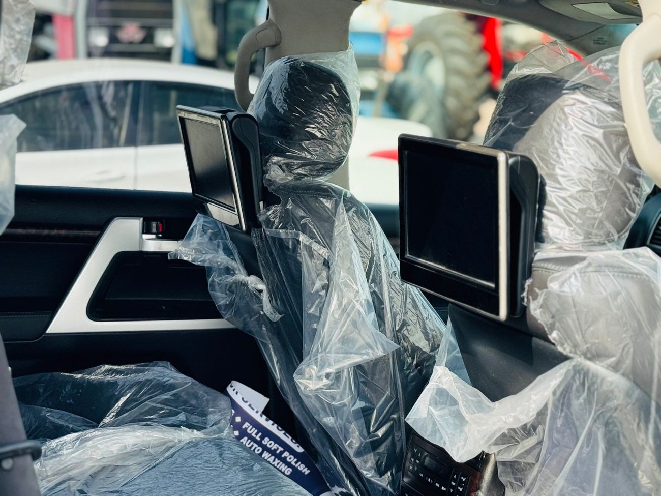 تويوتا لاند كروزر Sahara top of the range