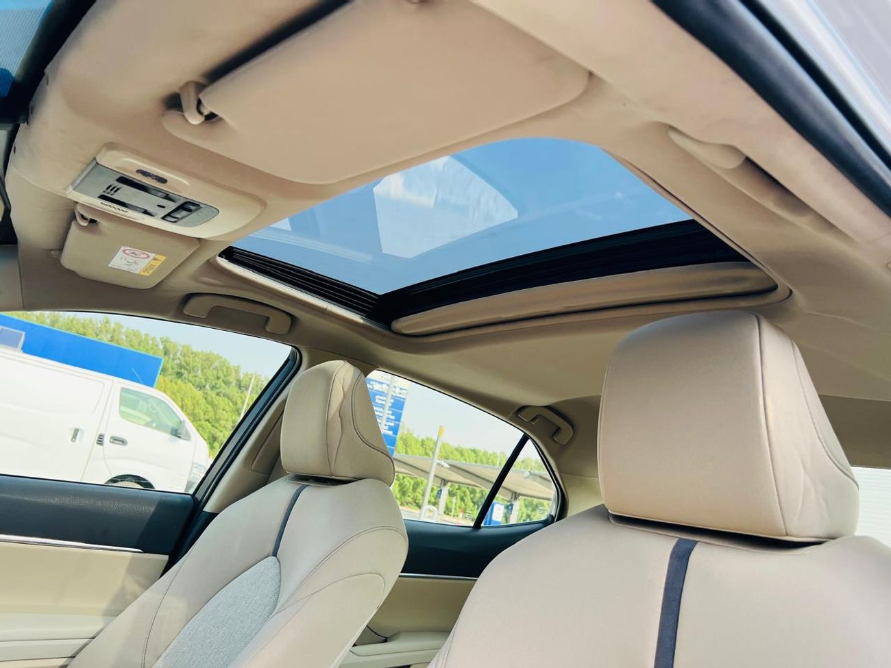 Toyota Camry SE 2.5L (181 HP)