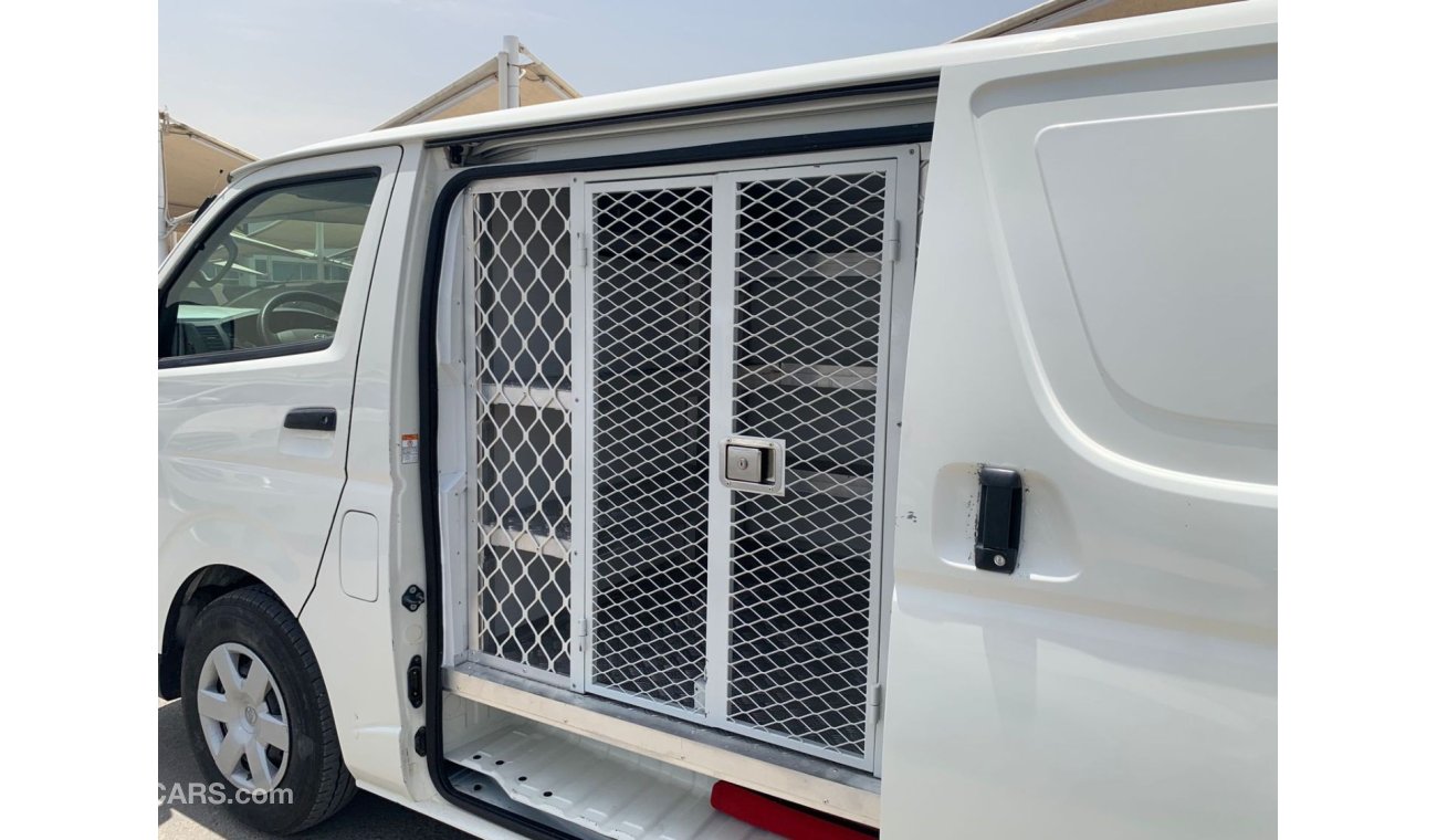 تويوتا هاياس Toyota Hiace Chiller van 2018 Ref# 326