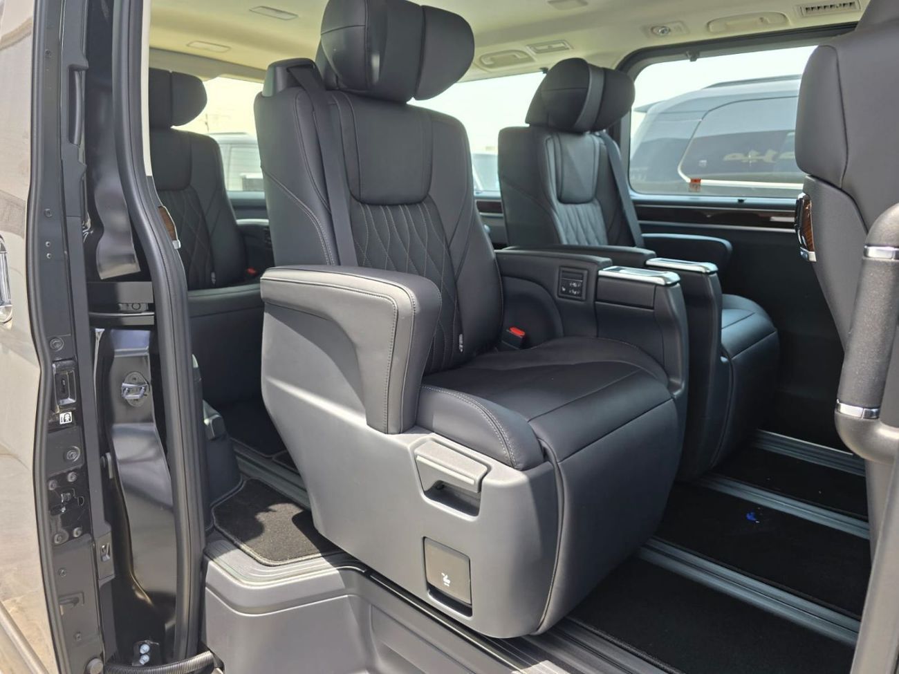تويوتا جرافينا 3.5L V6 PETROL PREMIUM  6 SEATER FULL OPTION