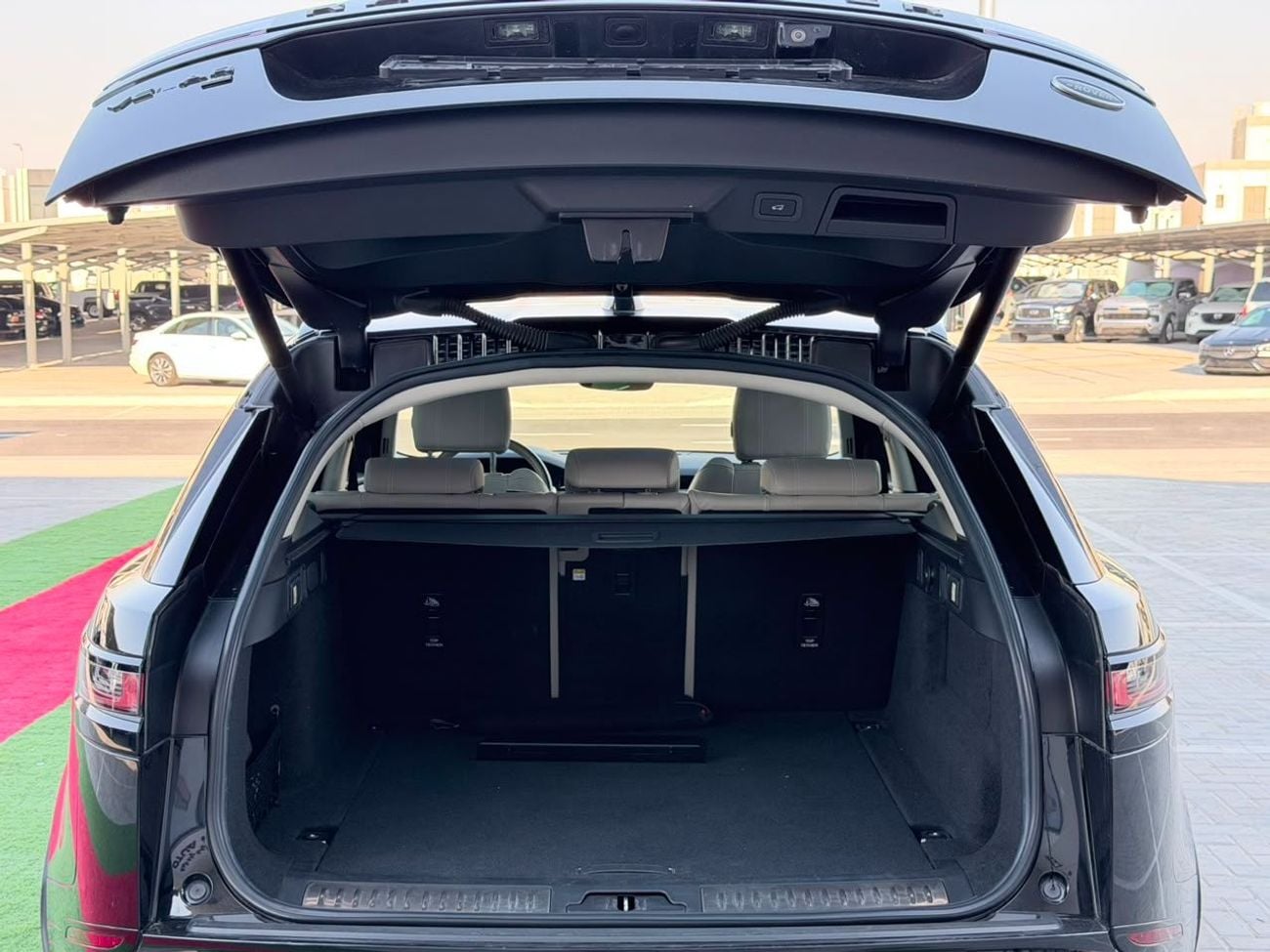 Land Rover Range Rover Velar R-DYNAMIC SE