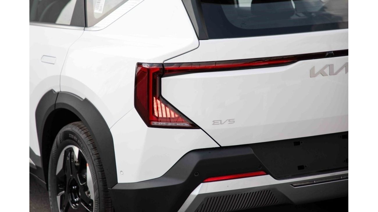 كيا EV5 كيا EV5 Land 530 موديل 2023 - أبيض داخل أزرق وأسود | للتصدير فقط