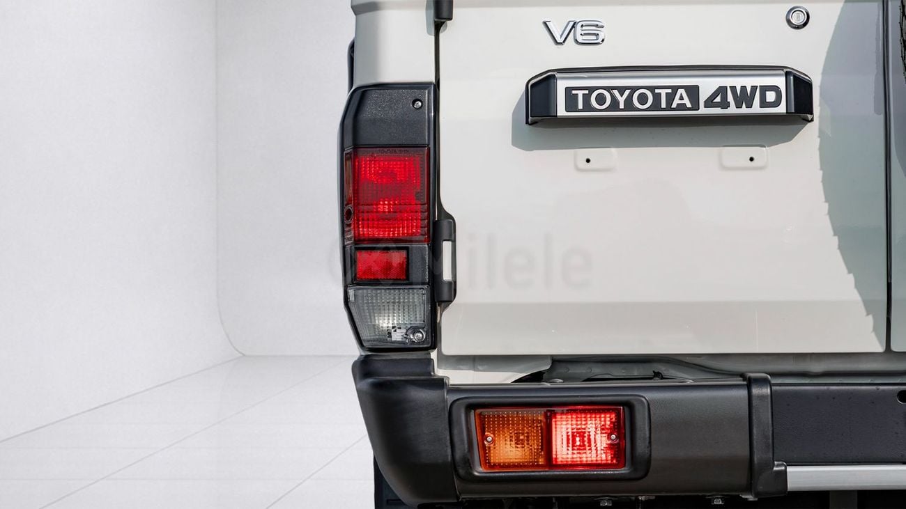 Toyota Land Cruiser 70 LC 78 HARDTOP 4.0L MT