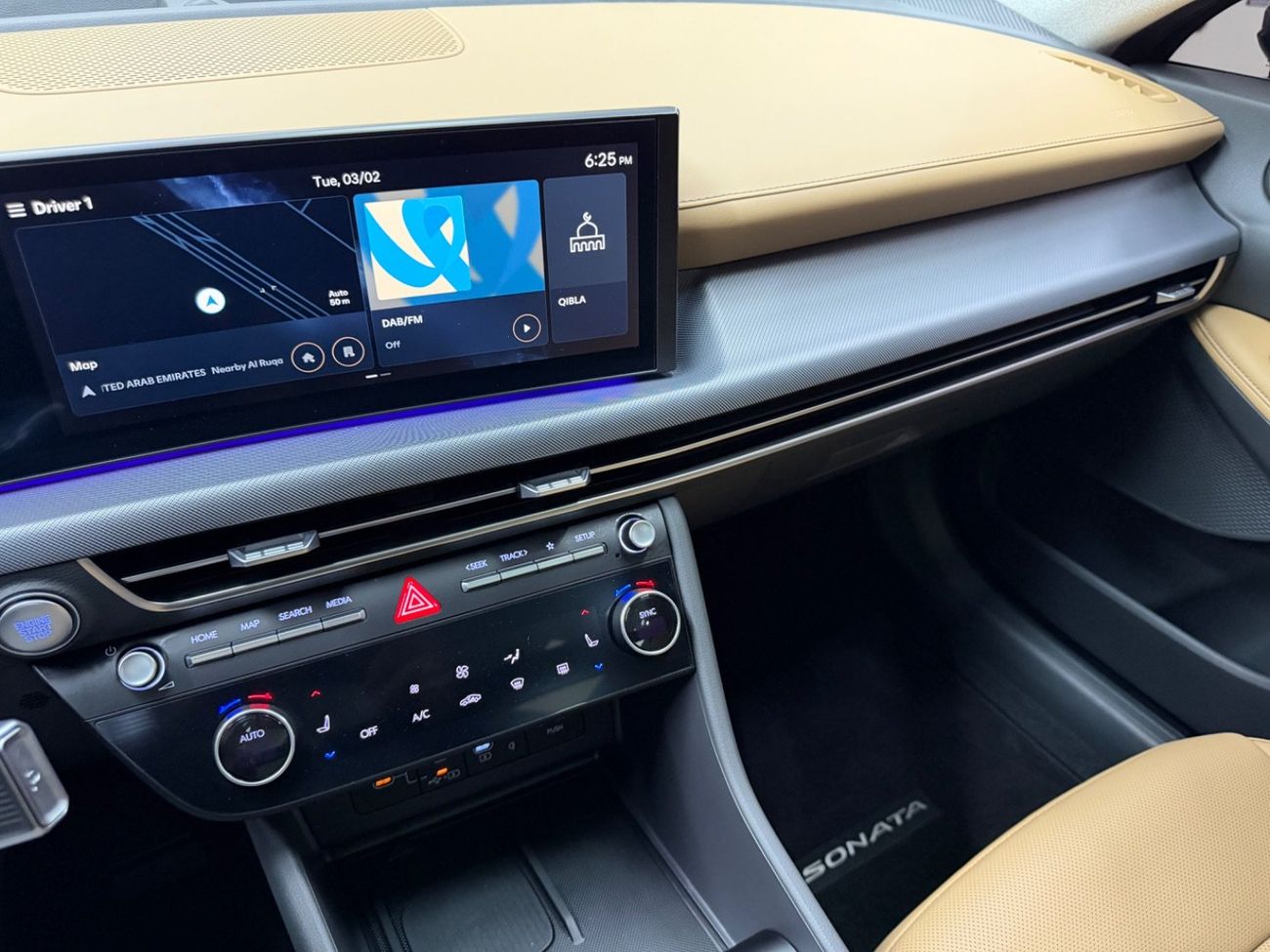 Hyundai Sonata Full option 2.5L GCC .. Brand New Condition .. Top Range .. Low Milegea