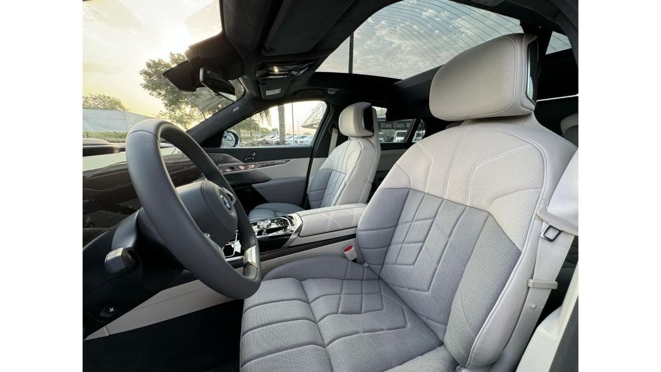 BMW i7 GCC SPEC UNDER WARRANTY AND SERVICE CONTRACT