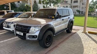 Mitsubishi Pajero GLS HIGHLINE Mitsubishi Pajero / Shogun / Montero 2015 GCC specs