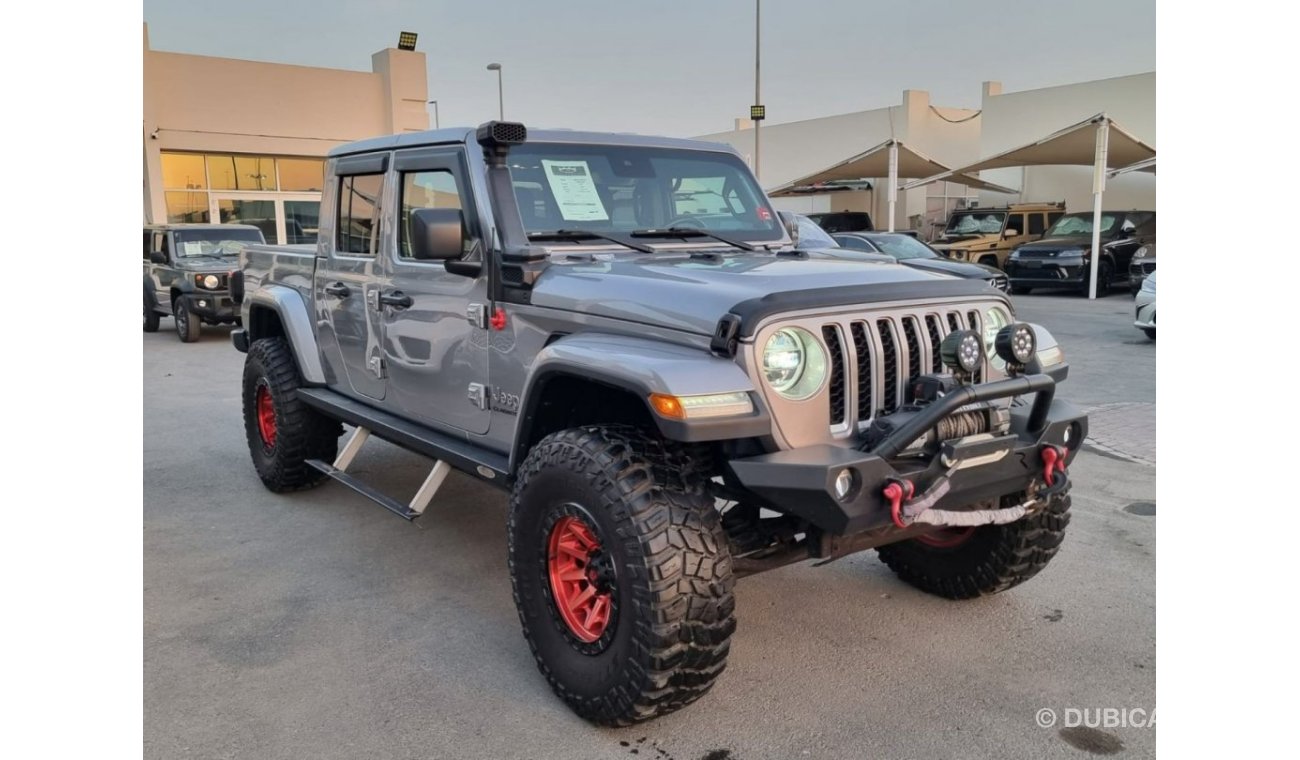 Jeep Gladiator Overland clean car
