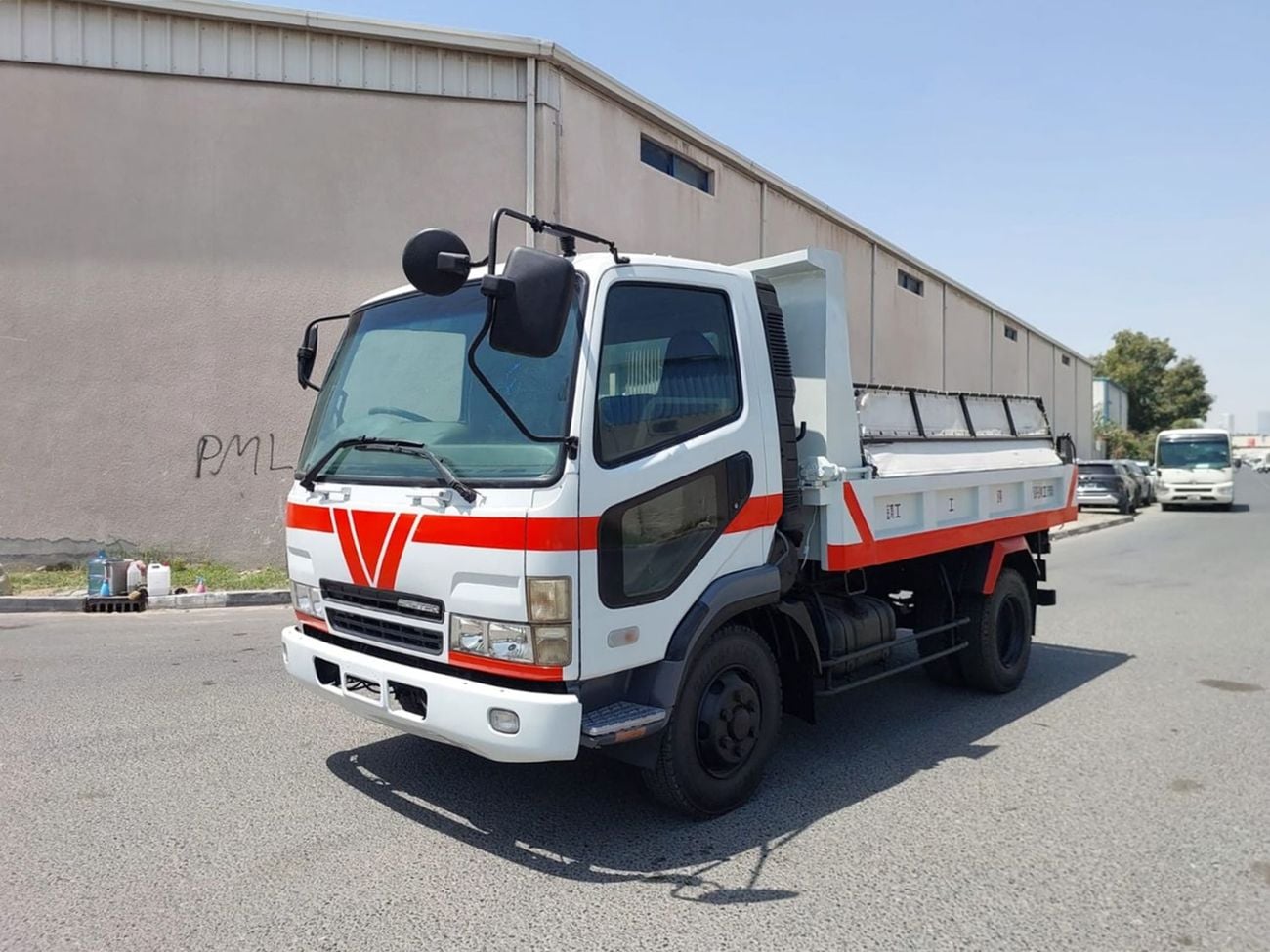 ميتسوبيشي فايتر MITSUBISHI FIGHTER DUMPER TRUCK RHD 2003 MODEL 8.2 L DIESEL MANUAL(PM60964)