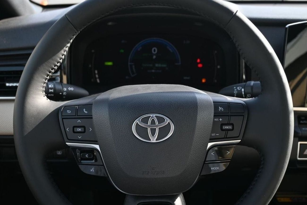 Toyota Camry Toyota Camry LE 2.5L Hybrid, Model 2025 Color White (Export Price)