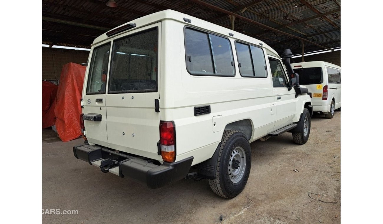 Toyota Land Cruiser Hard Top LAND CRUISER LC78 4.2L V6 DIESEL 3DOOR