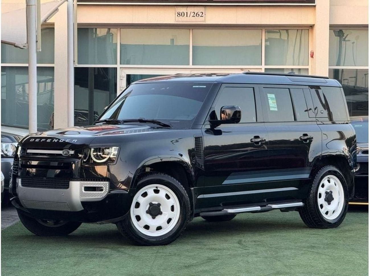 لاند روفر ديفندر LAND ROVER DEFENDER SE P400 GCC 2024 FULL OPTION ORIGINAL PAINT UNDER WARRANTY PERFECT CONDITION