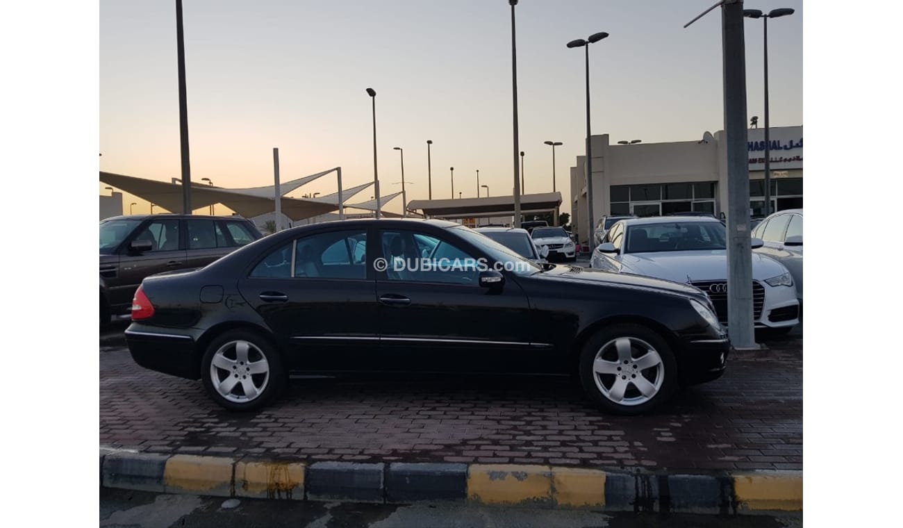 مرسيدس بنز E 500 موديل 2005وارد اليابان السياره حاله ممتازه جدا فل اوبشن فتحه وجلد وتحكم كهربي كامل ومتبت سرعه ونفيجش