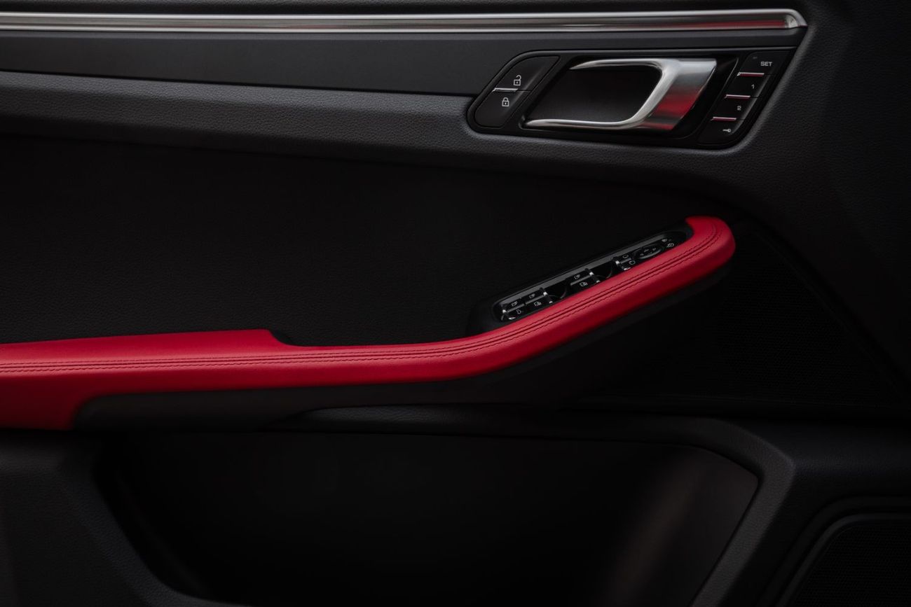 Porsche Macan std | 4,602 P.M  | 0% Downpayment | Agency Service History!