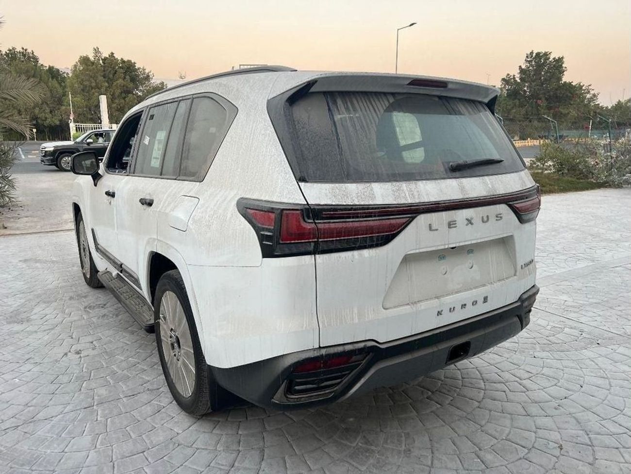 Lexus LX 600 LX 600 3.5L VIP 4 SEATER AUTOMATIC TRANSMISSION ( FOR RE- EXPORT ONLY )