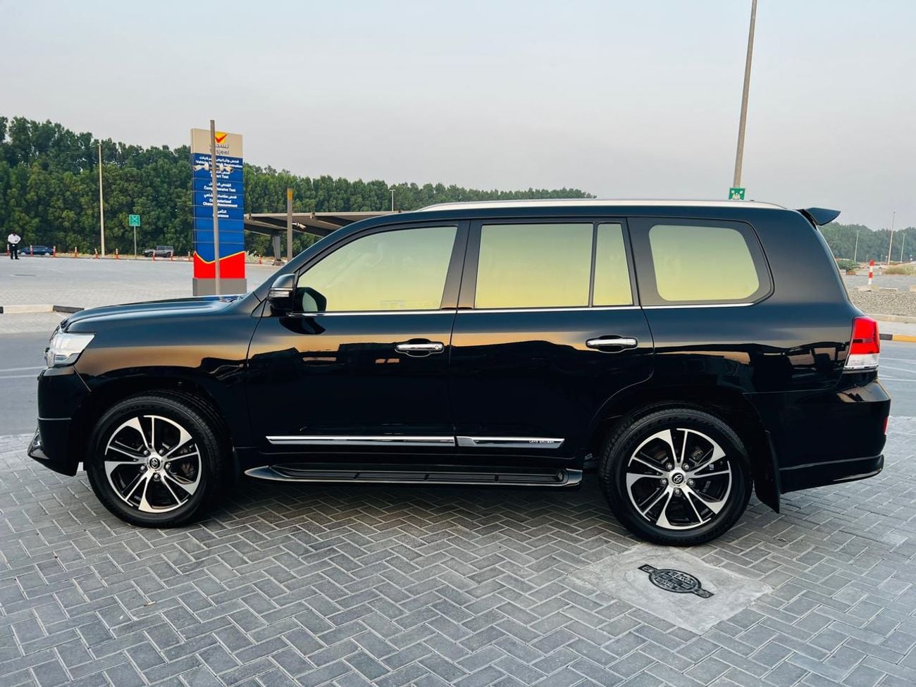 Toyota Land Cruiser VXR 5.7