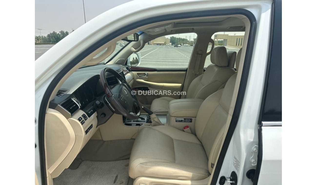 Lexus LX 570 Platinum MODEL 2014 GCC CAR PERFECT CONDITION INSIDE AND OUTSIDE FULL ORIGINAL PAINT ONE OWNER 2 key