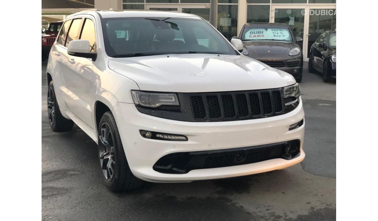 Jeep Grand Cherokee Jeep SRT model 2015 GCC car prefect condition full option low mileage excellent sound system navigat