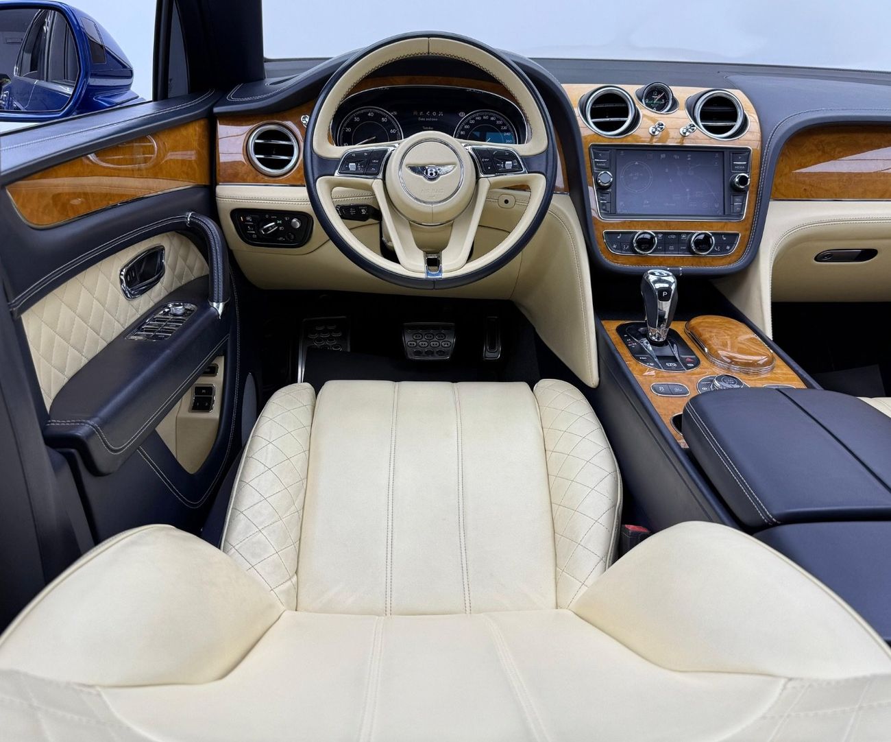 Bentley Bentayga 2017 Bentley Bentayga W12, Full Service History, High Option, GCC