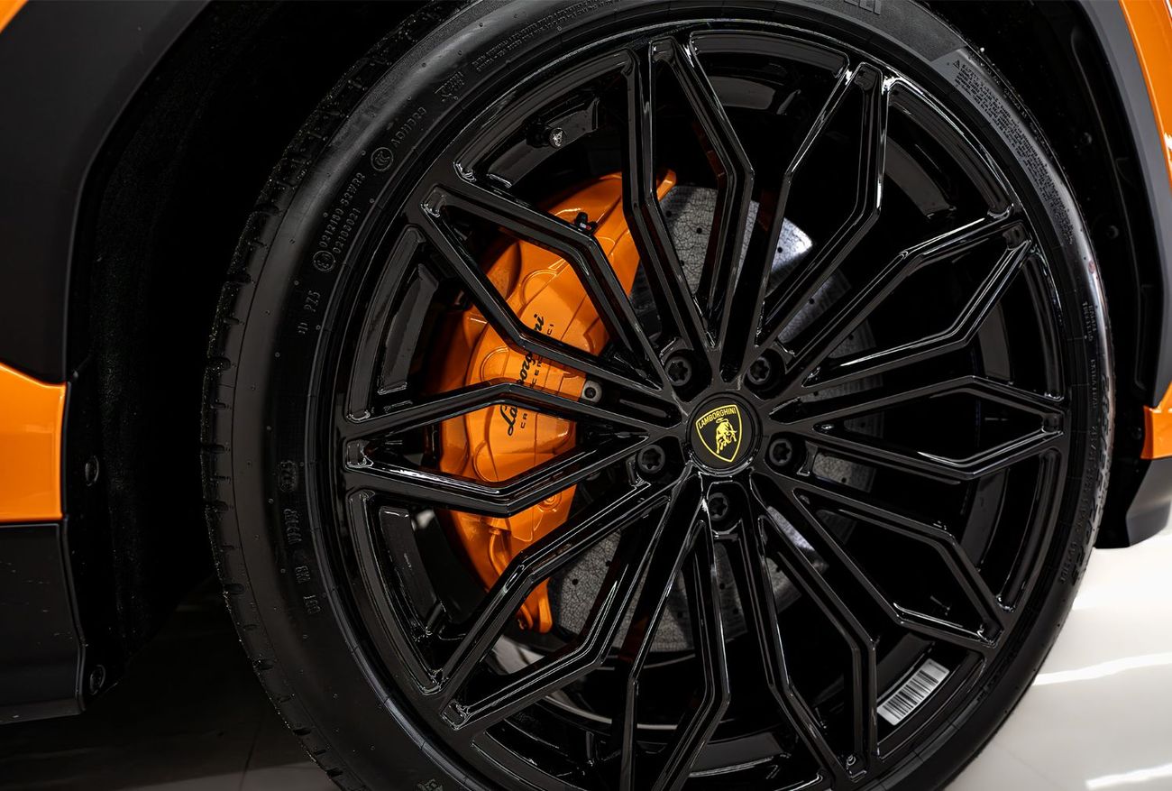 لامبورغيني اوروس محرك لامبورجيني أوروس 4.0 لتر V8 بشاحن توربيني مزدوج + محركات إلكترونية