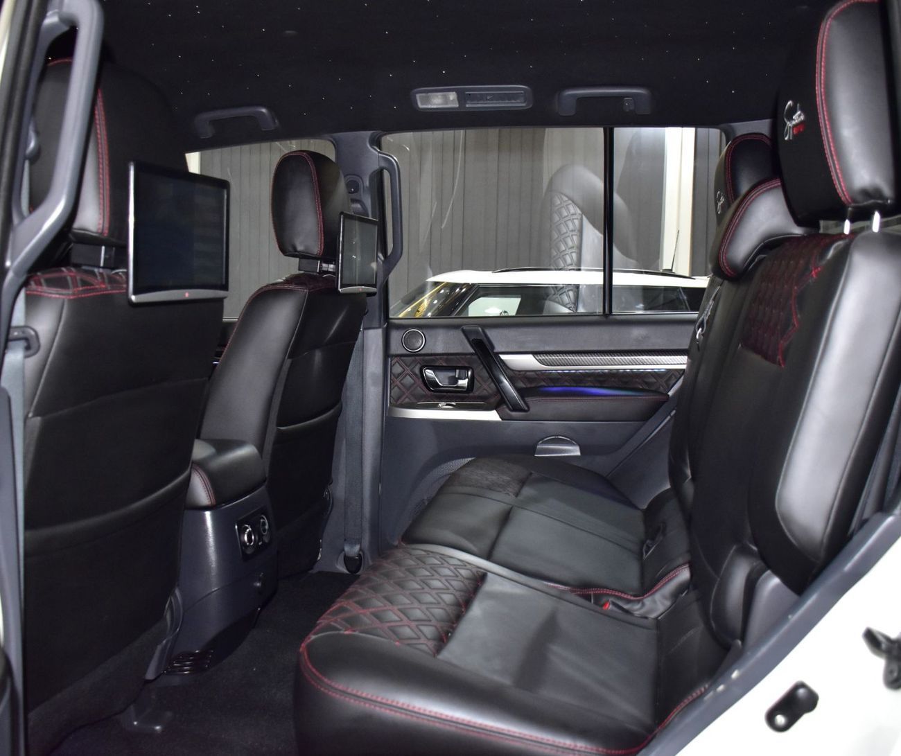 Mitsubishi Pajero EXCELLENT DEAL for our Mitsubishi Pajero Signature Edition GLS 3.8 ( 2020 Model ) in White / Black C