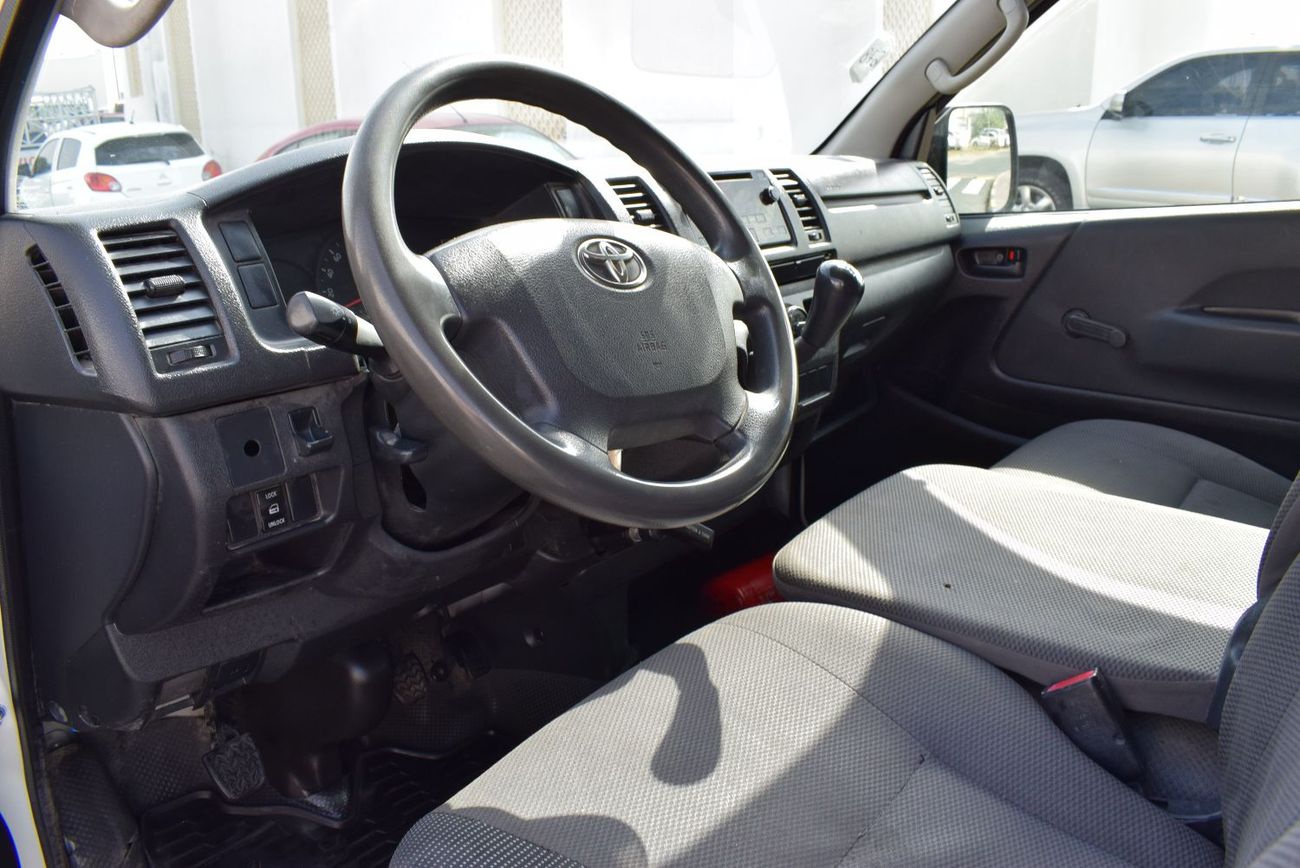 Toyota Hiace Toyota Hiace GL - Standard Roof 2.7L, Model:2016. Excellent condition