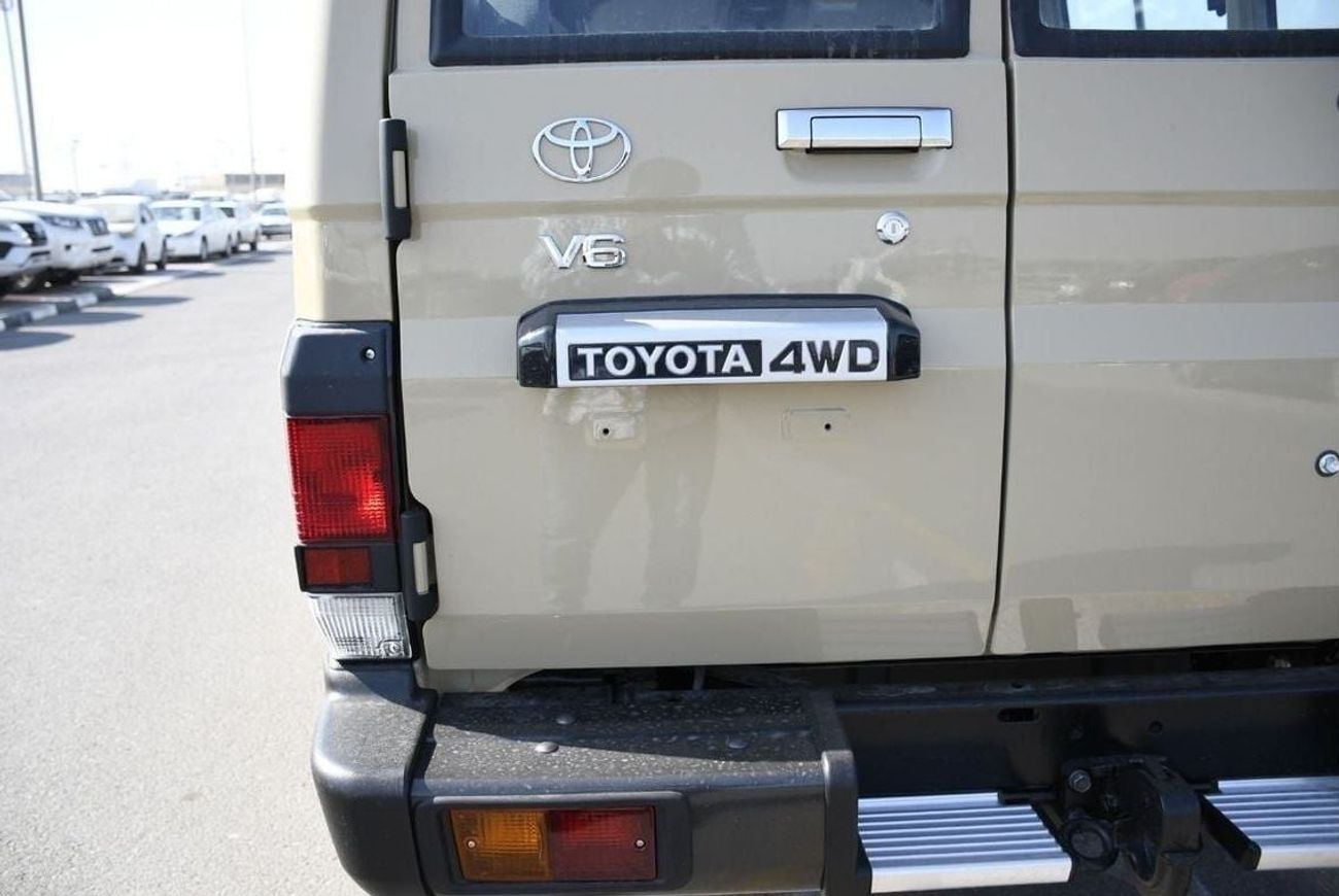 Toyota Land Cruiser 70 4.0L V6 78 Serice MT ( Ready Car )